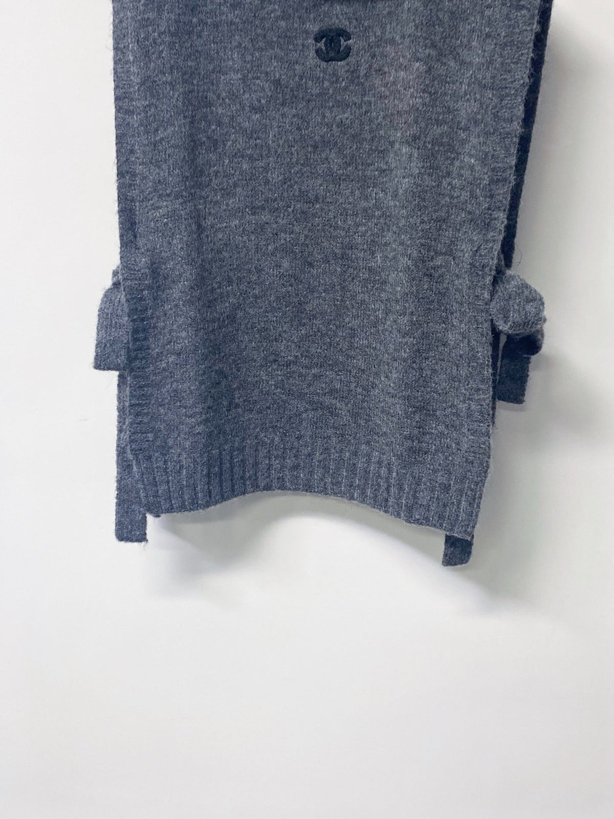 Chanel 26s Turtleneck Tie-Side Knit Vest 1634