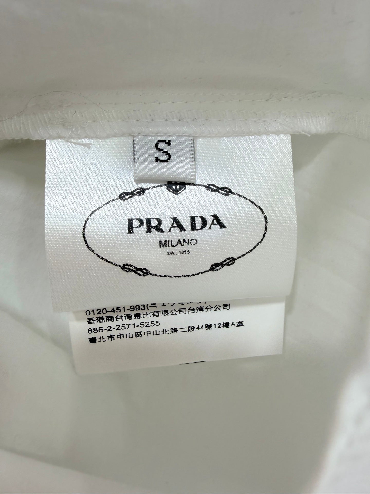 Prada 26s Shirt Classic Triangle Logo Decoration White Twill Cotton