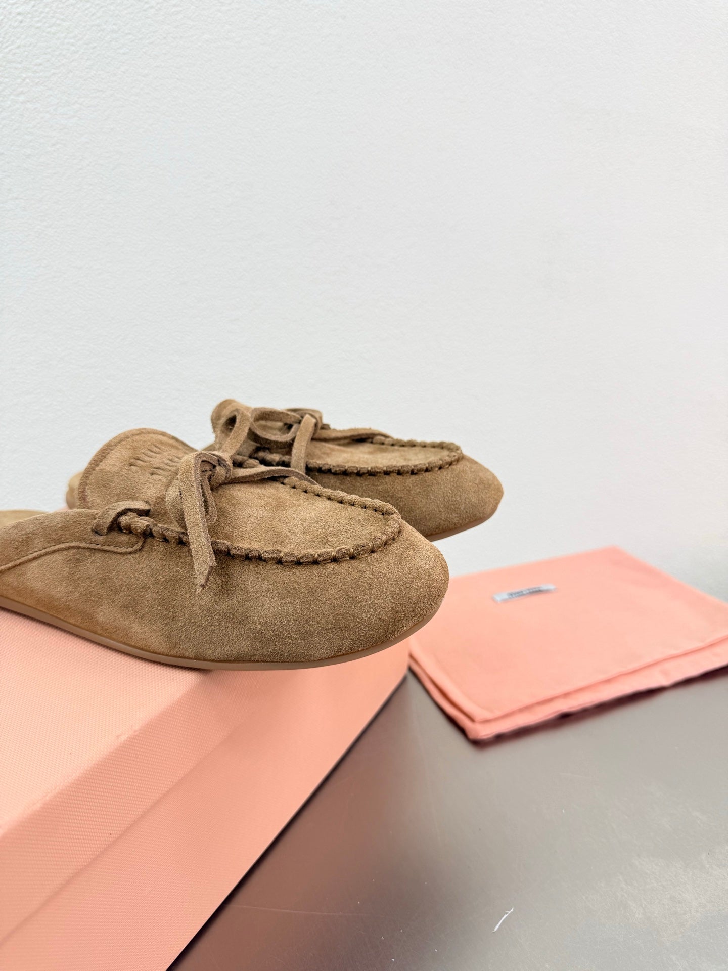 Miu Logo Mule Khahi Suede 693522
