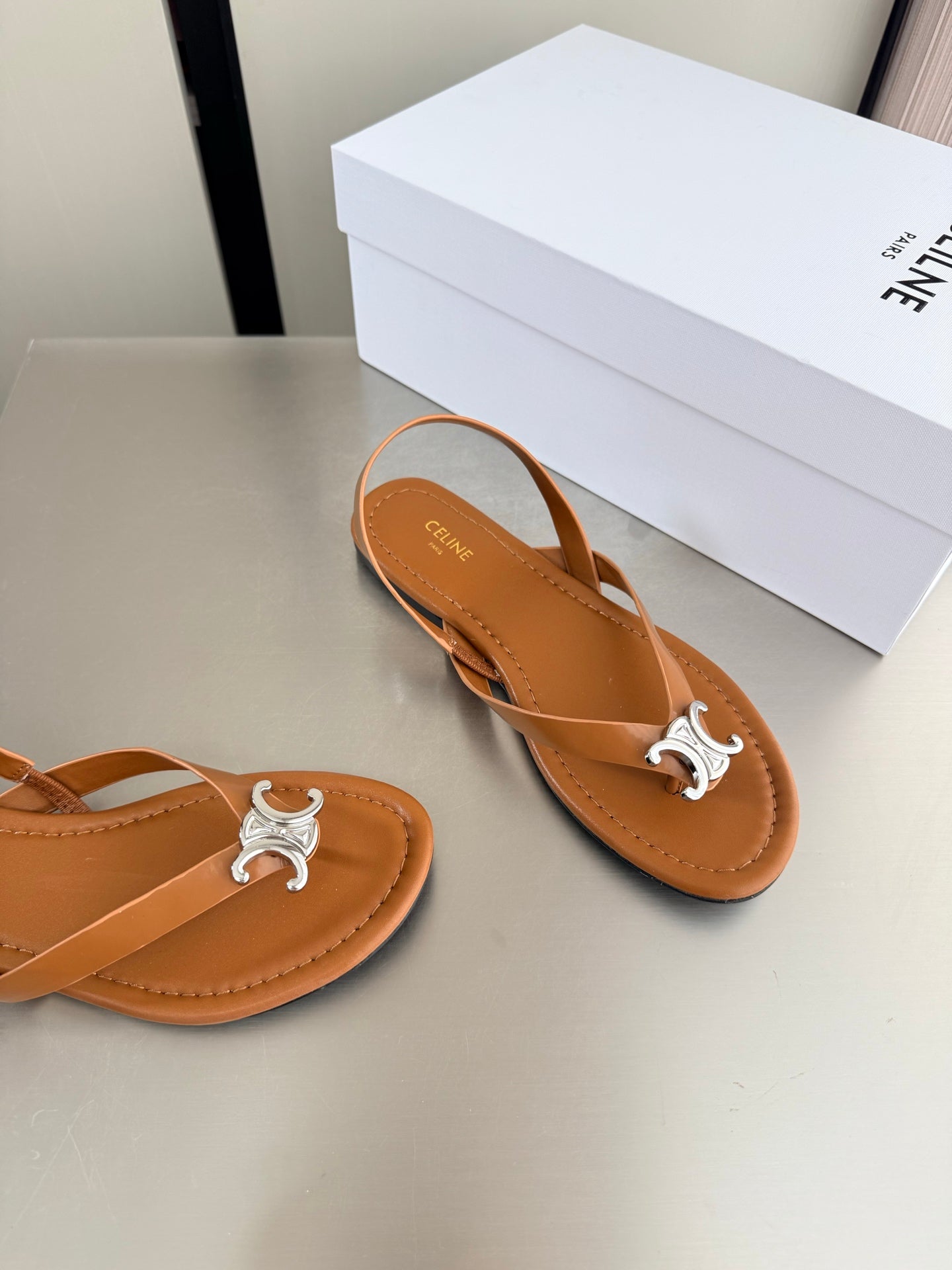 Celin 26s Bay - Triomphe Thong Sandal Cognac Calfskin 929853