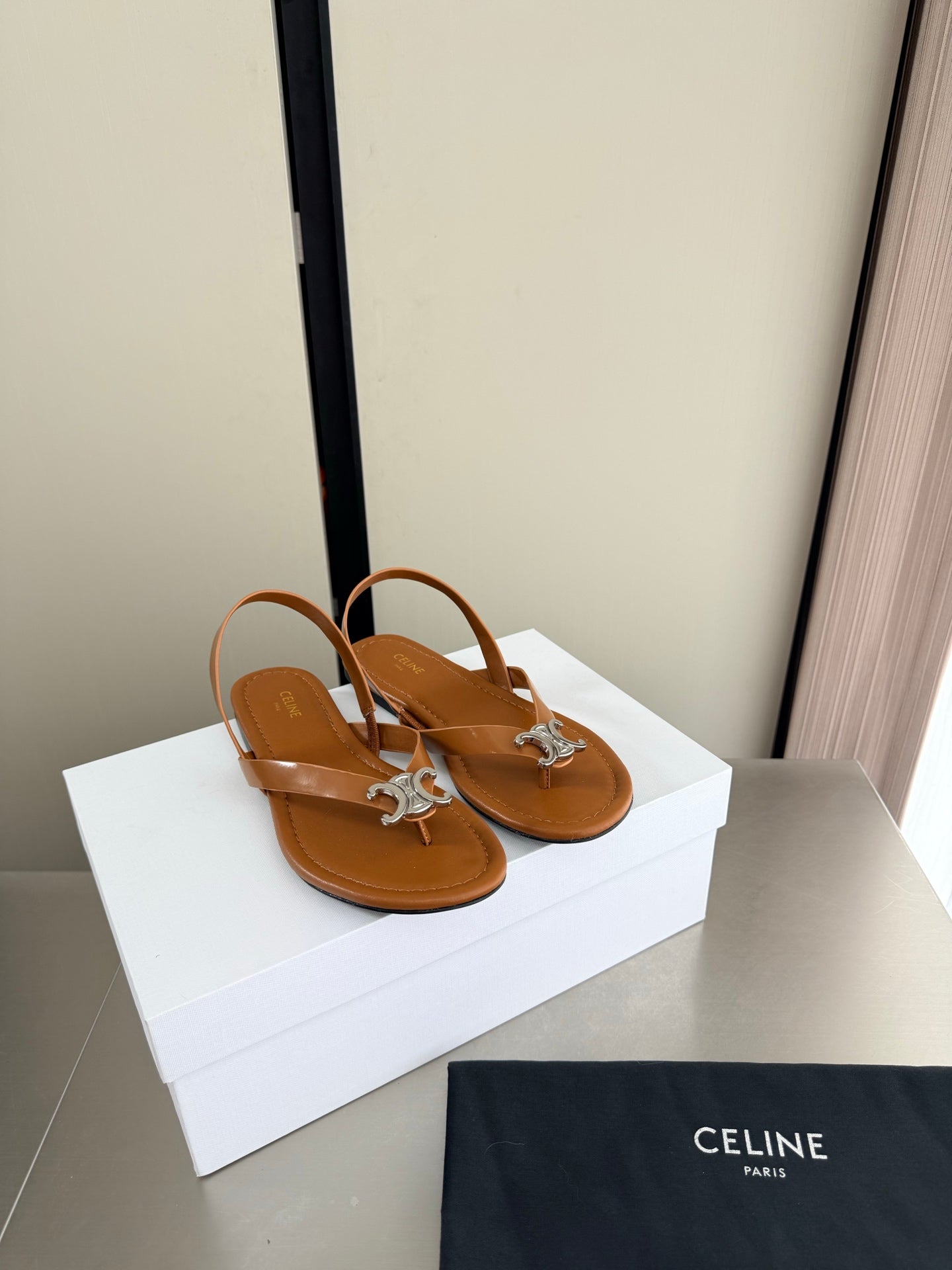 Celin 26s Bay - Triomphe Thong Sandal Cognac Calfskin 929853