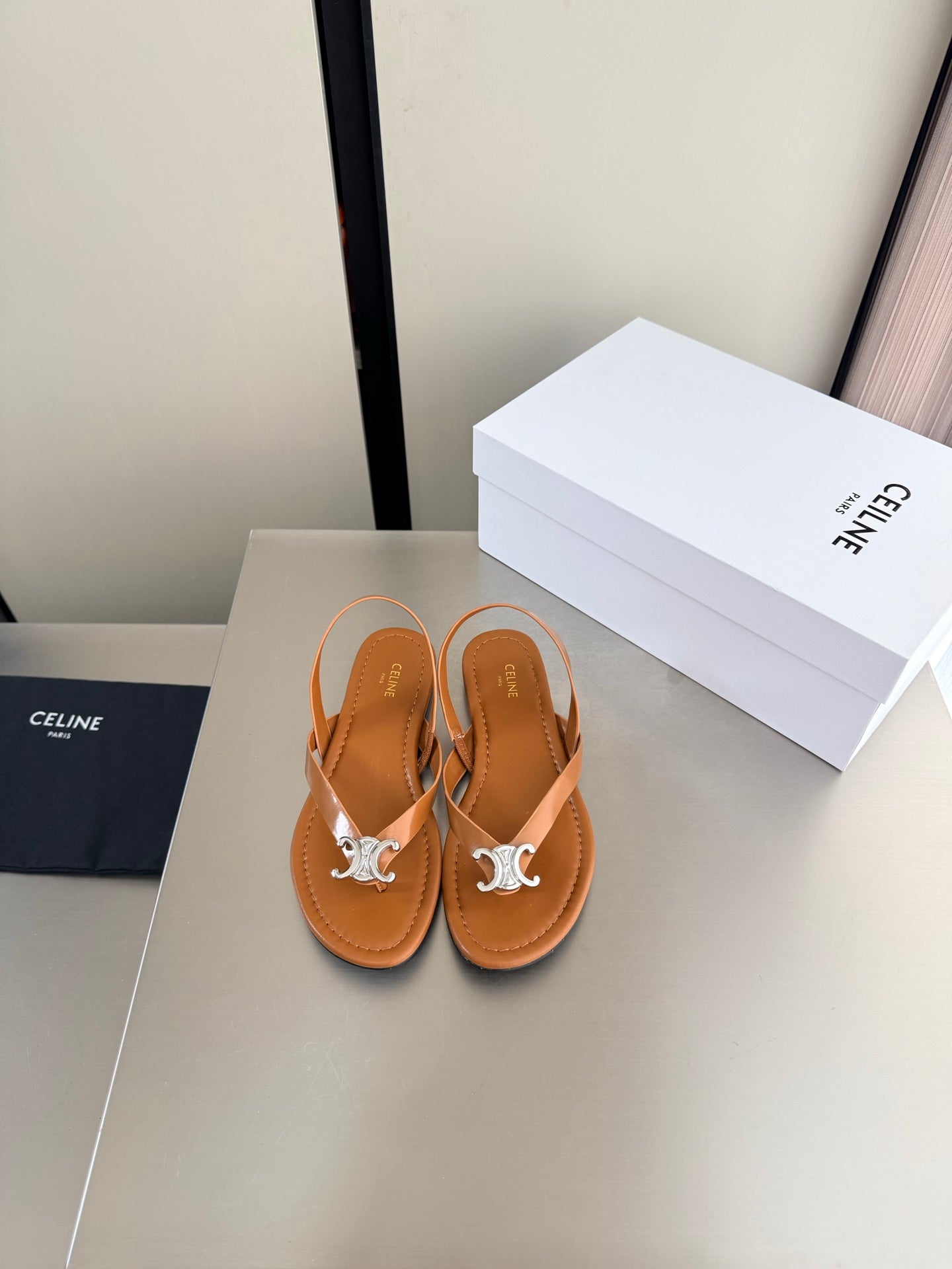 Celin 26s Bay - Triomphe Thong Sandal Cognac Calfskin 929853