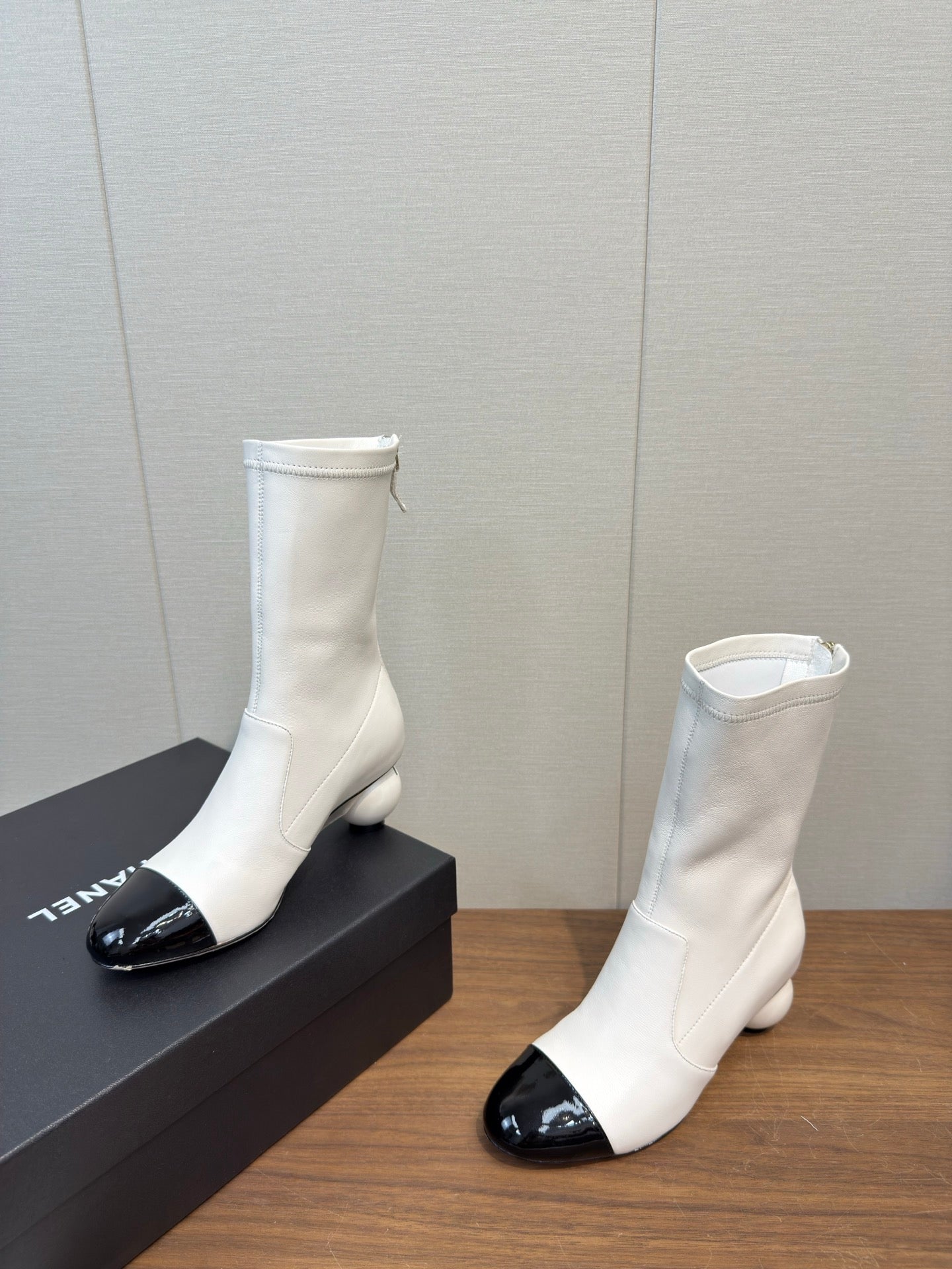 CC 25B Double C Giant Pearl  Ankle Boots 50mm White Sheepskin 465703