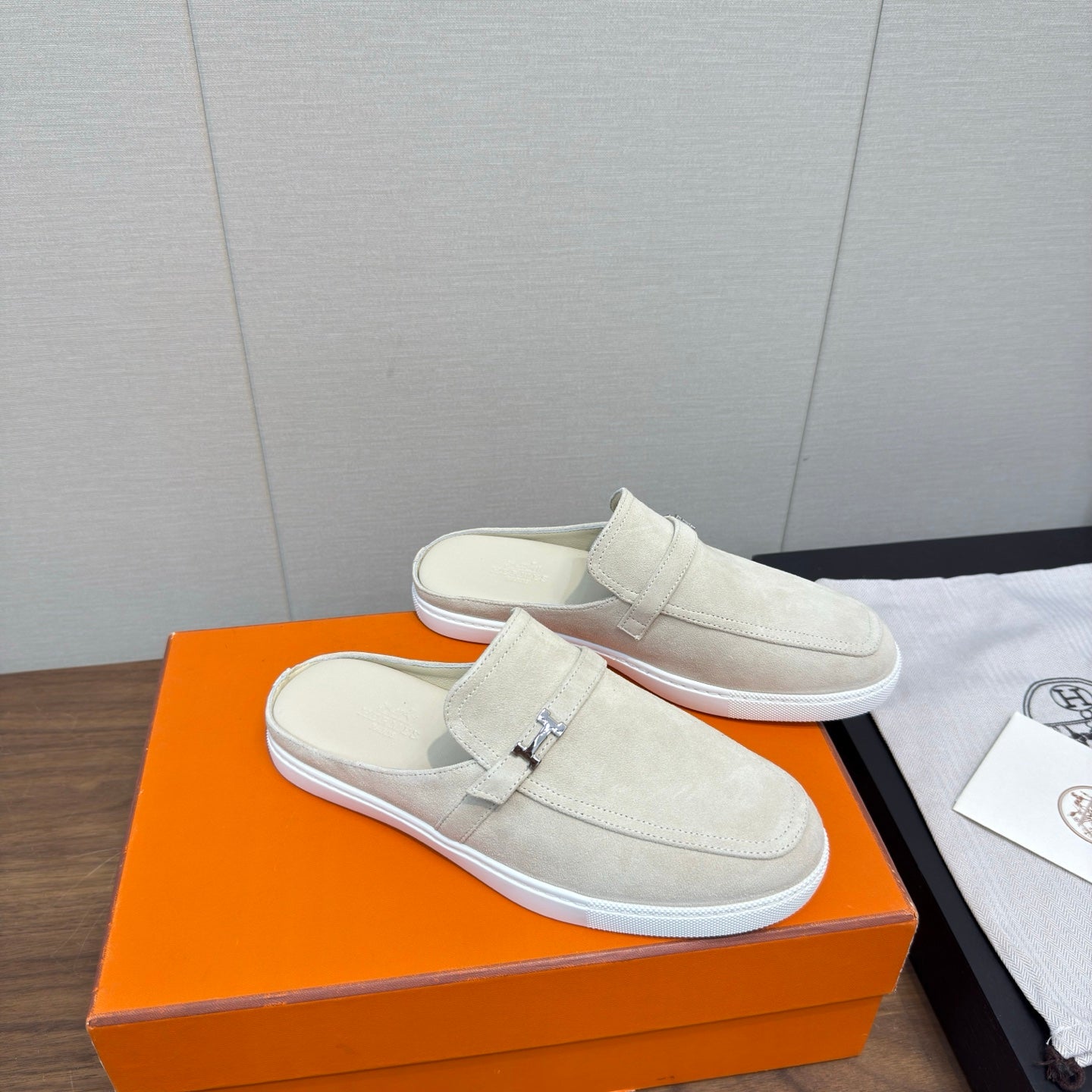 HM 25s Like Mule White Suede Rubber 465663