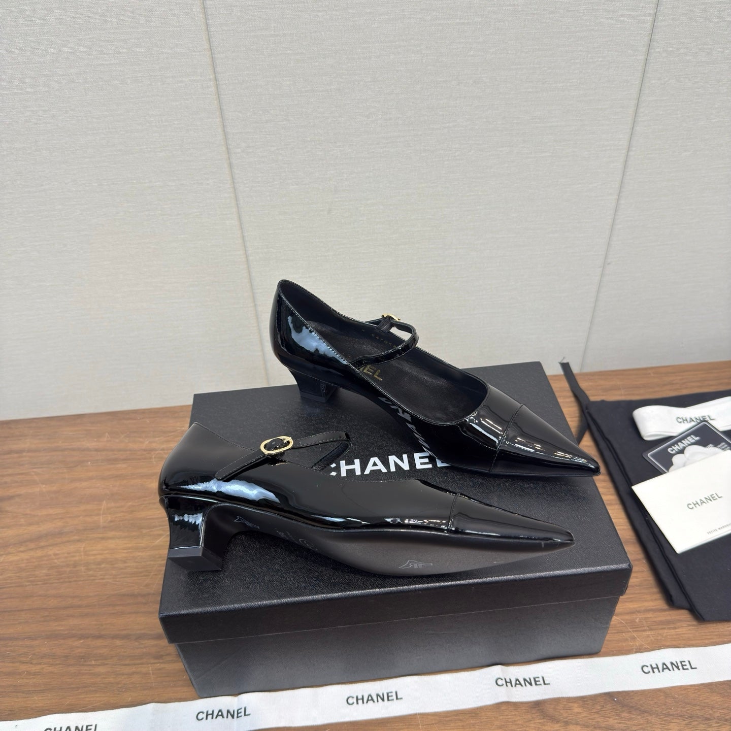 CC 26s Marry Jane 2.5cm Black Glossy Cowhide 632186