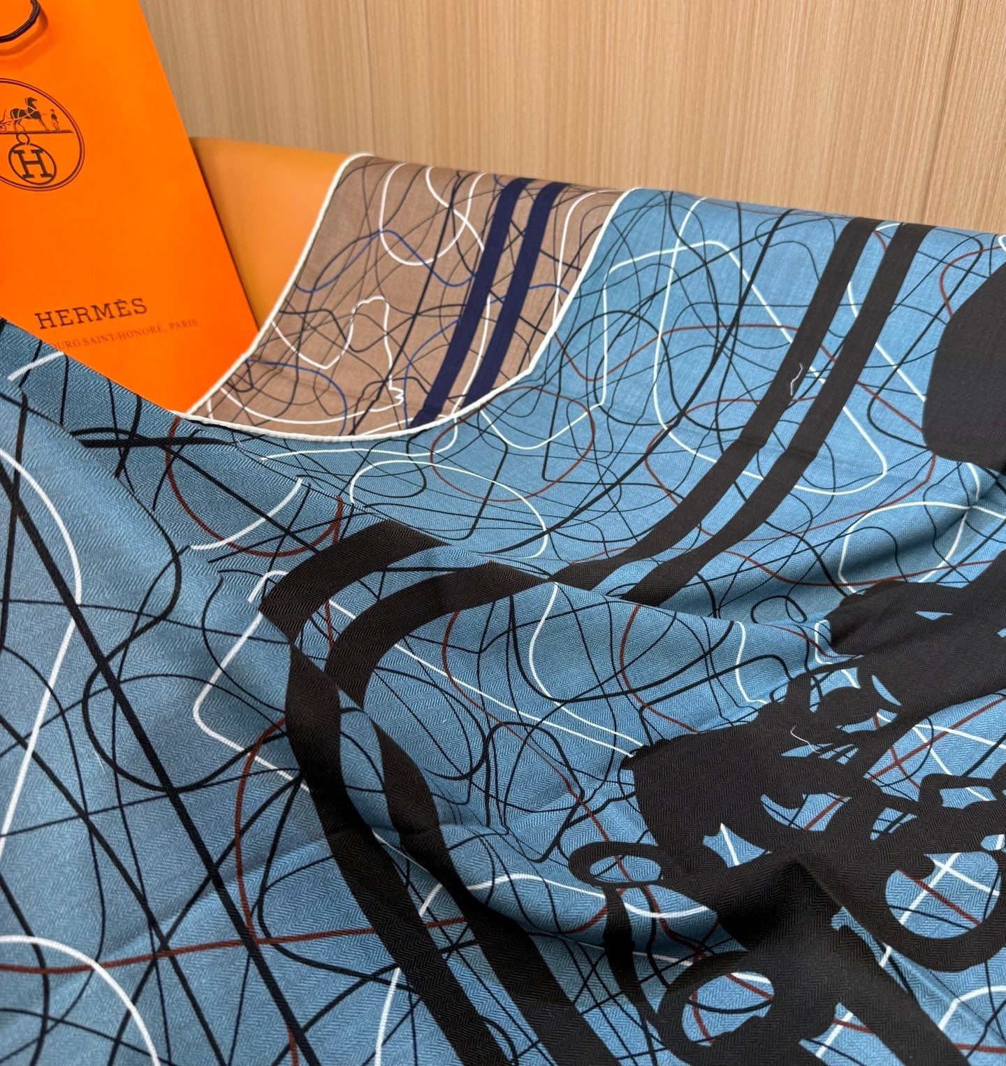 HM Brides de Gala au Fil de Soie Scarf 140x140cm Taupe Black Silk Cashmere 269485