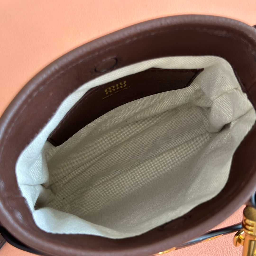 Miu 5NR461 Pouch Coffee Cowhide 285382