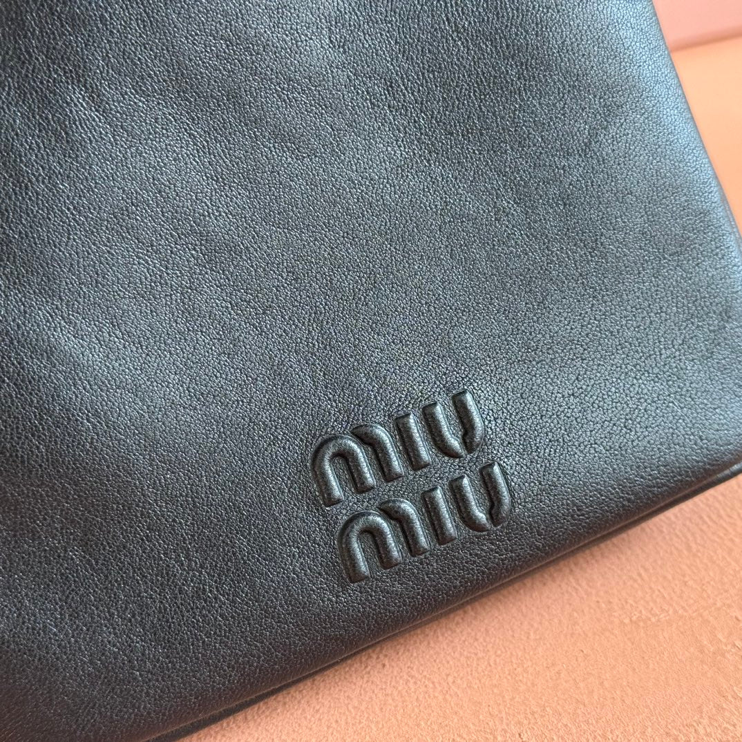 Miu 5NR461 Pouch Black Cowhide 285383