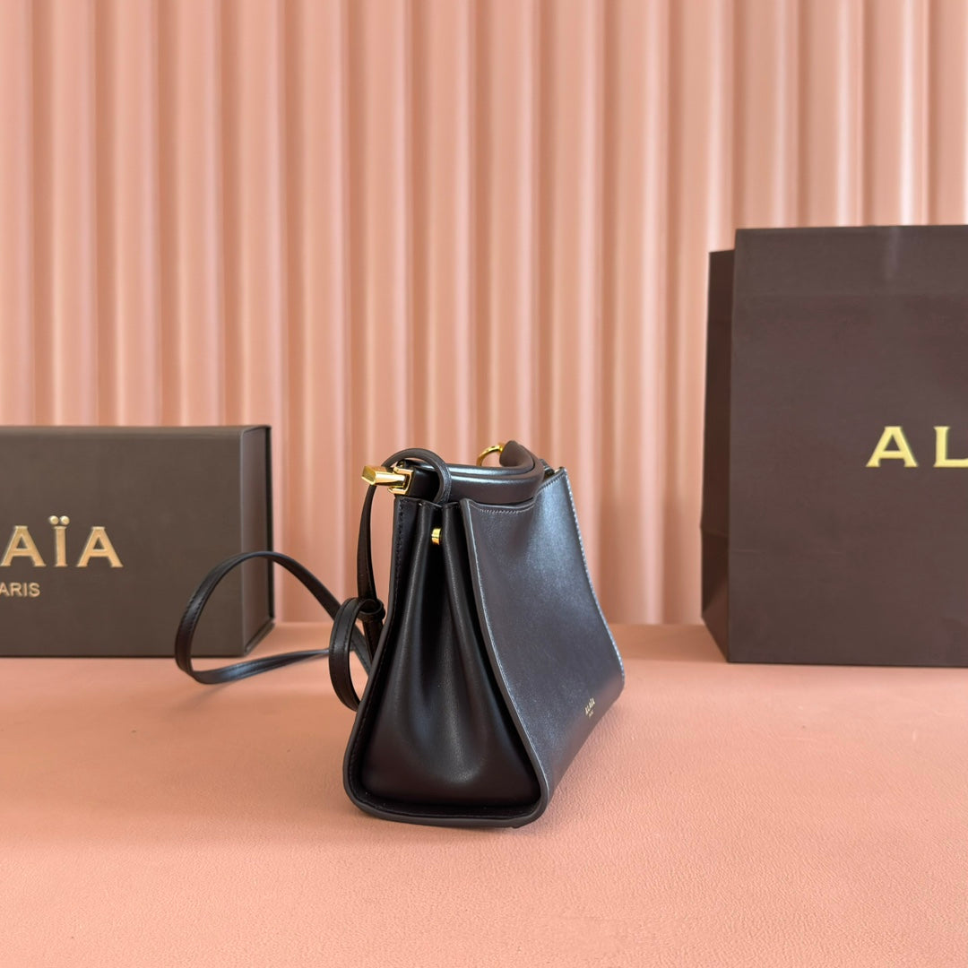 Alaia Small Le Click Square Shoulder Bag 20cm Black Calfskin