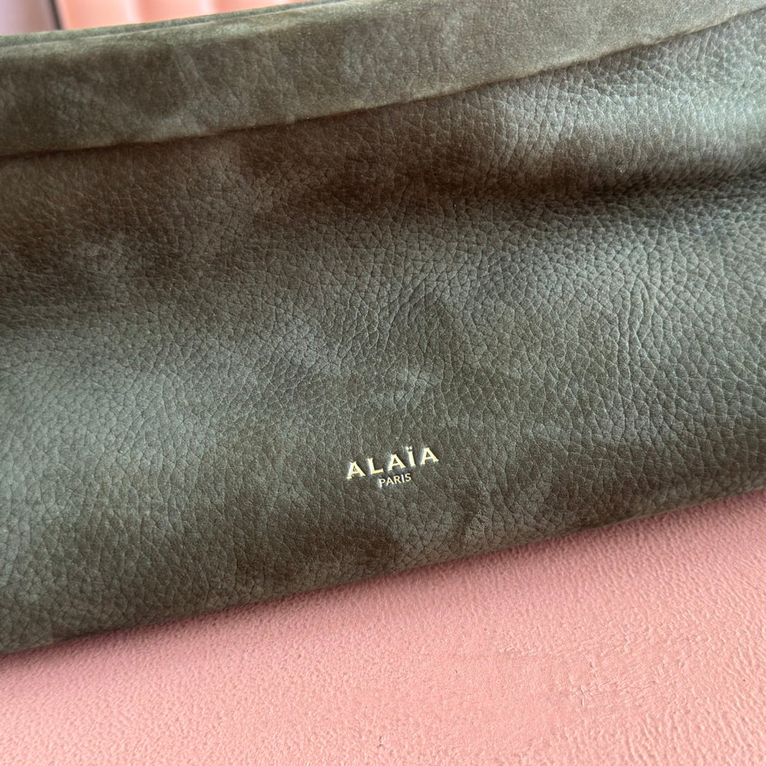 Alaia Le Click East West Medium Bag 30cm Olive Green Cowhide