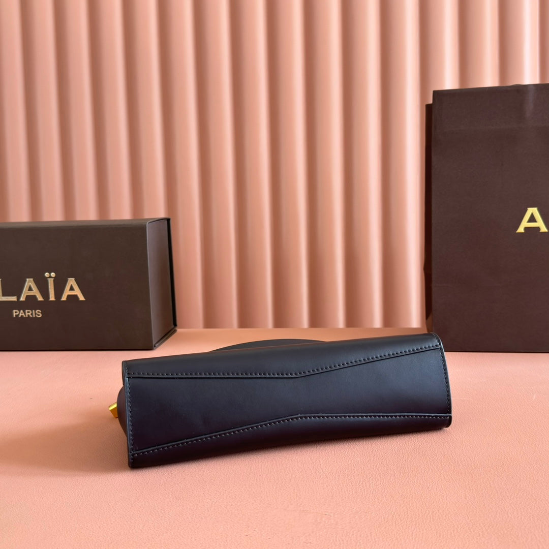 Alaia Le Click East West Small Bag 25cm Black Calfskin