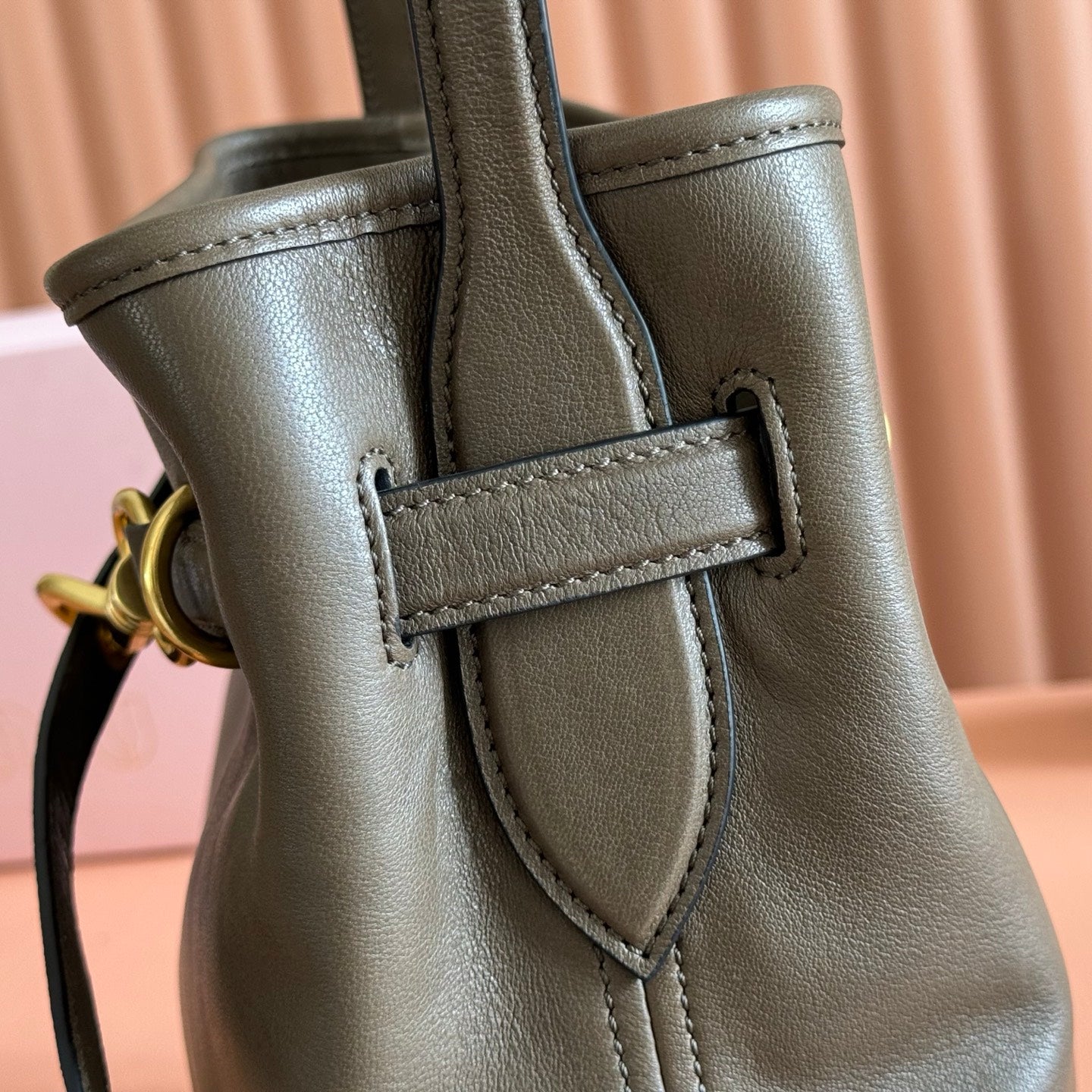Miu 5BE101 Pouch Olive Cowhide 285394