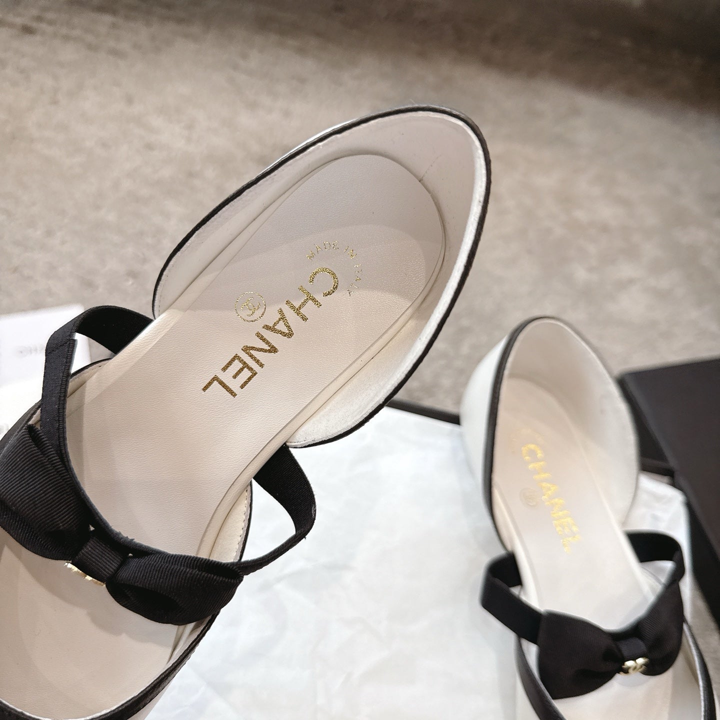 CC  25b Fall-Winter Mary Janes 15mm White Black Calfskin & Sheepskin 415776