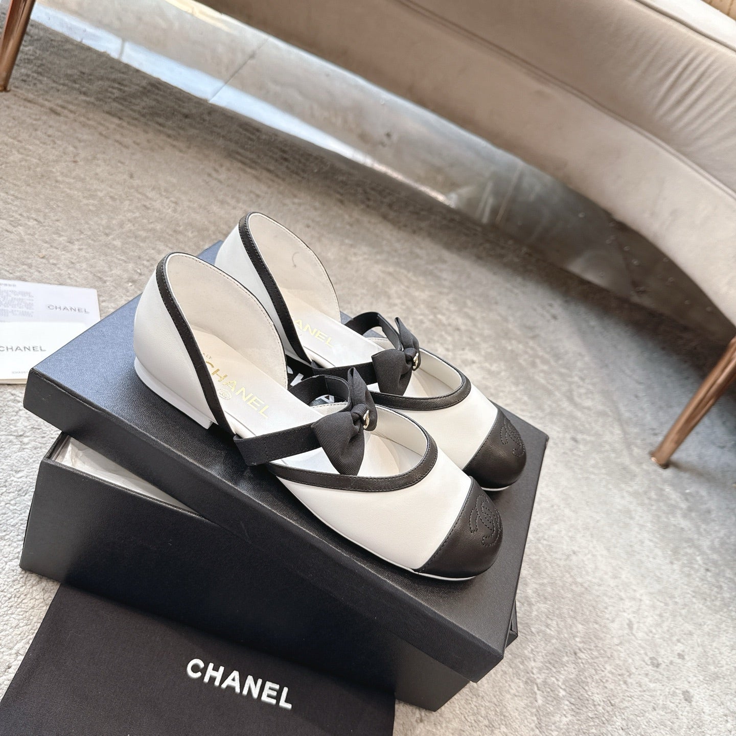 CC  25b Fall-Winter Mary Janes 15mm White Black Calfskin & Sheepskin 415776