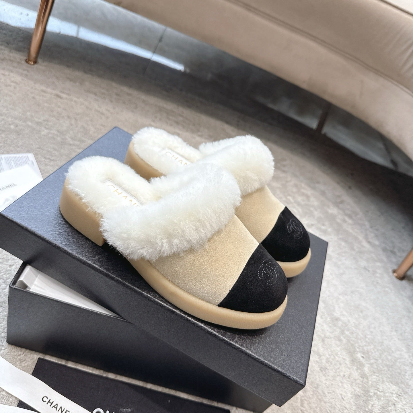 CC 25K Snow Mule 30mm Black Beige Wool Suede 527623