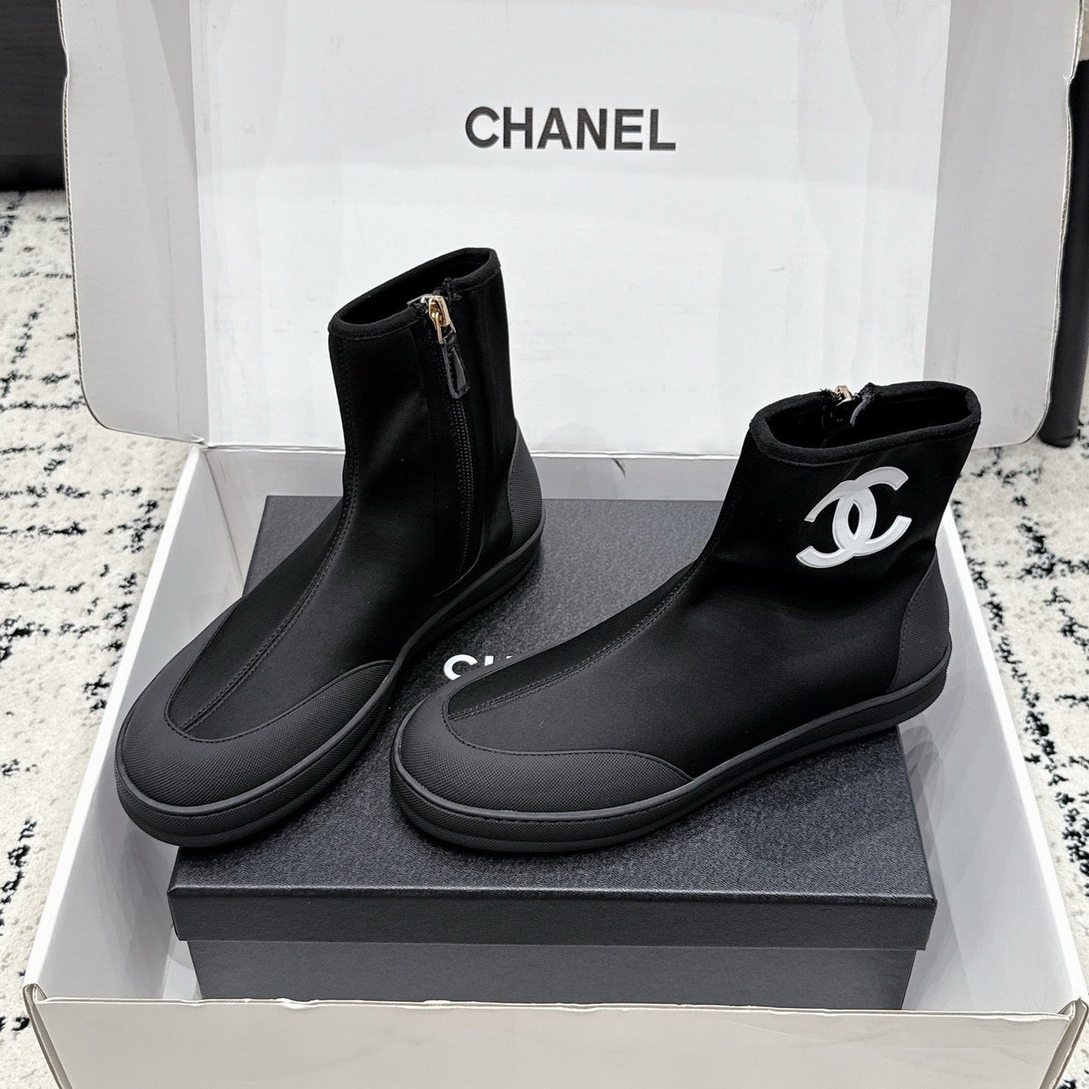 Chanel 26s Zipper Boots In Black Fabric And Lambskin