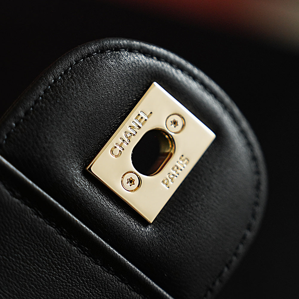 Chanel 26s Classic Flap Medium 23 In Natural Raffia And Black Calfskin Gold Hardware