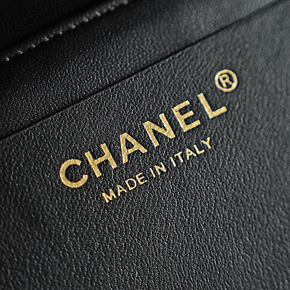 Chanel 26s Classic Flap Medium 23 In Natural Raffia And Black Calfskin Gold Hardware