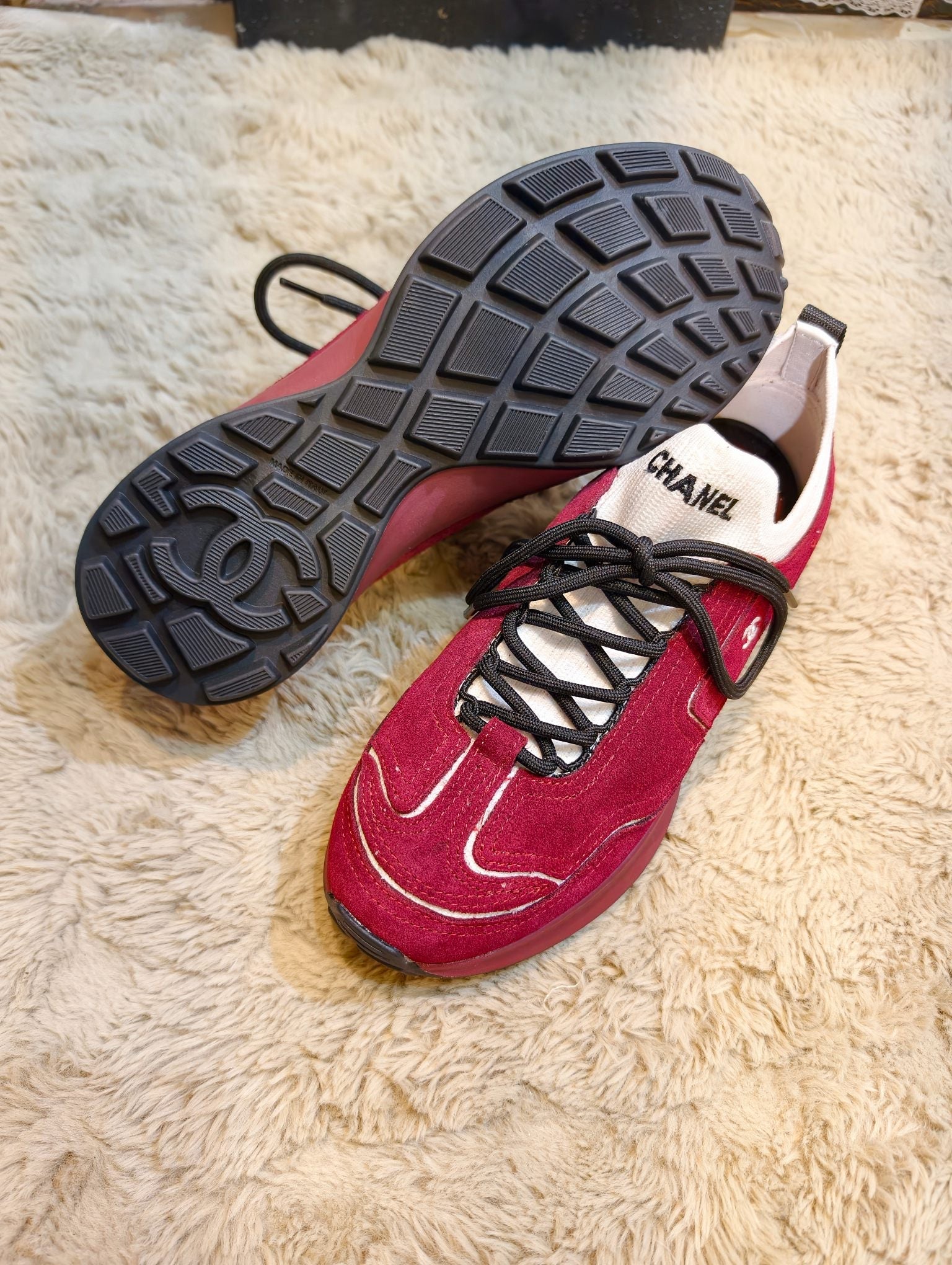 CC Métiers d’art 2026 Sneakers Burgundy Suede  941010