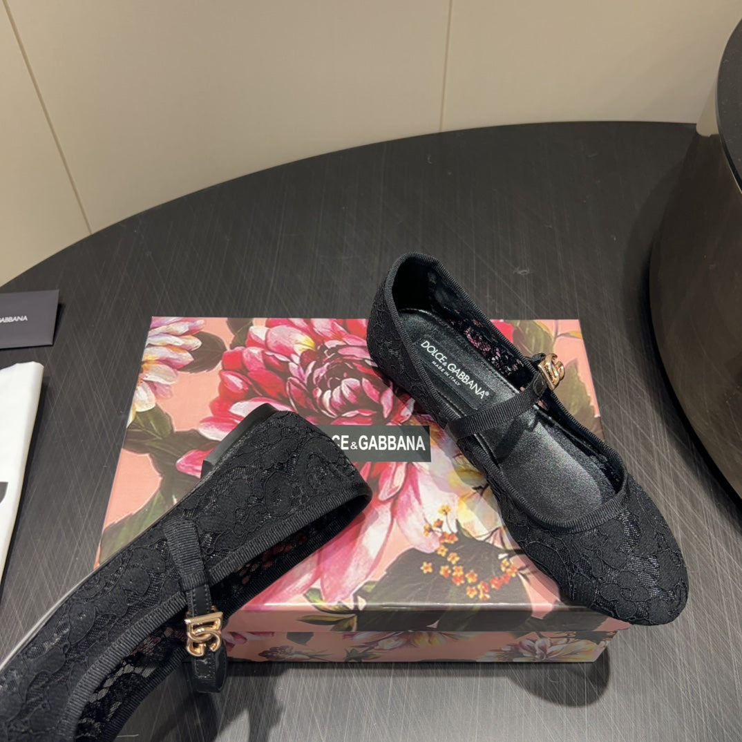 DC 25 Mary Jane Black Lace And Sheepskin 381622
