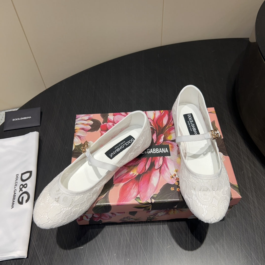DC 25 Mary Jane White Lace And Sheepskin 381623