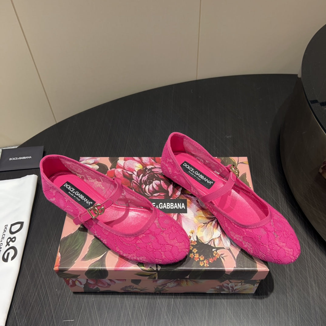 DC 25 Mary Jane Pink Lace And Sheepskin 381625
