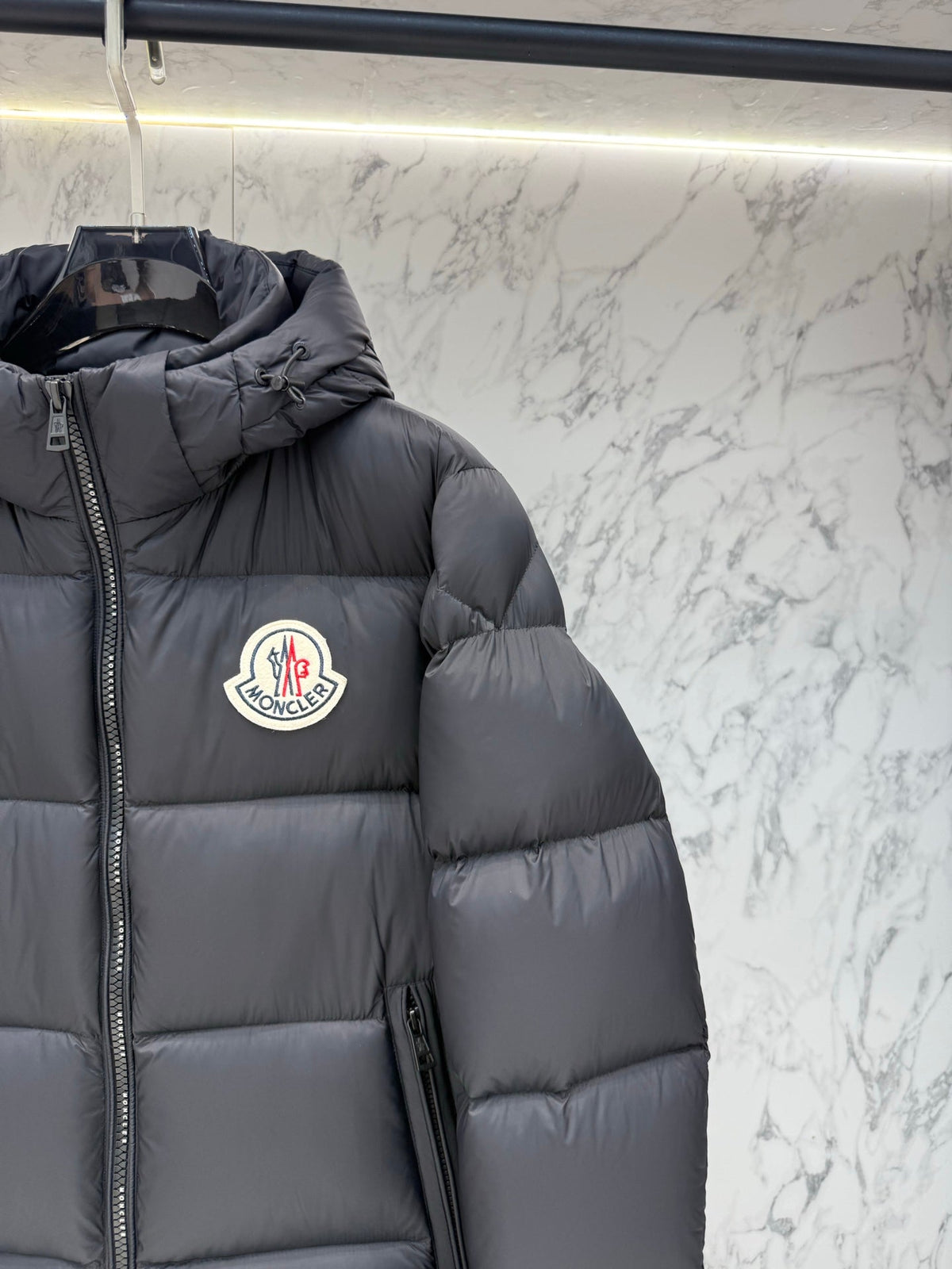MC 26s Down Jacket Hooded Black 439582