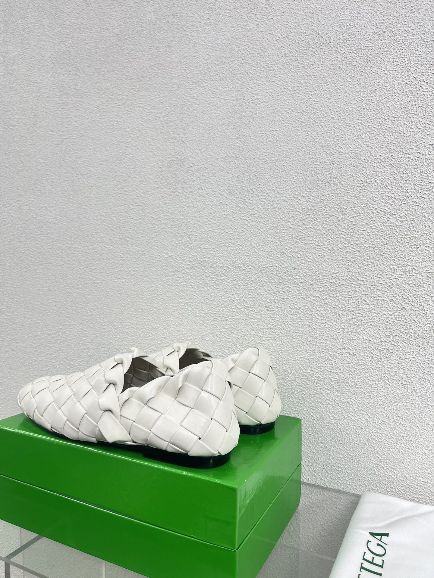Bottega Veneta Intrecciato Ivory Lambskin 972907