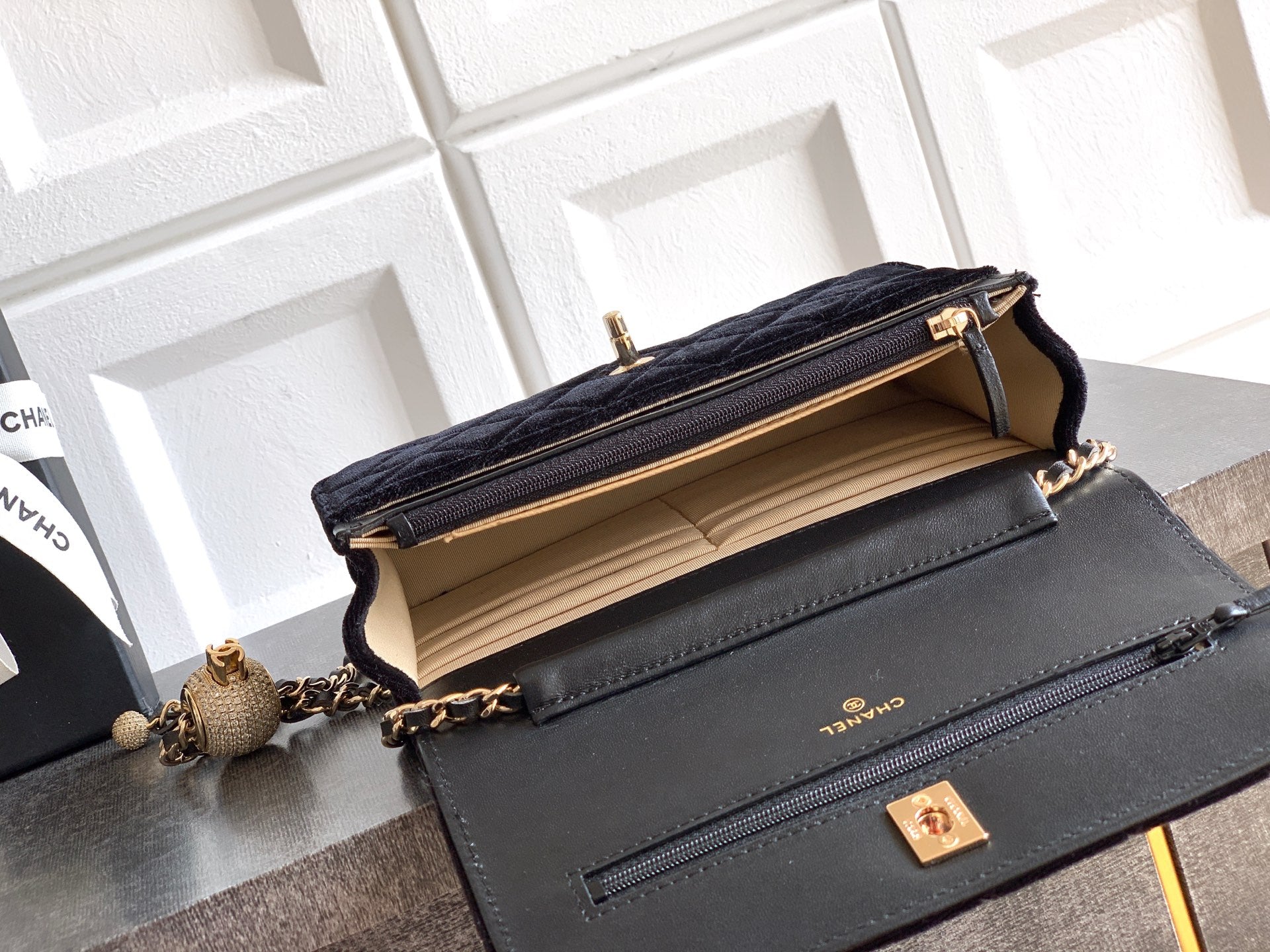 CC 26C Flap Bag 20 Black Velvet