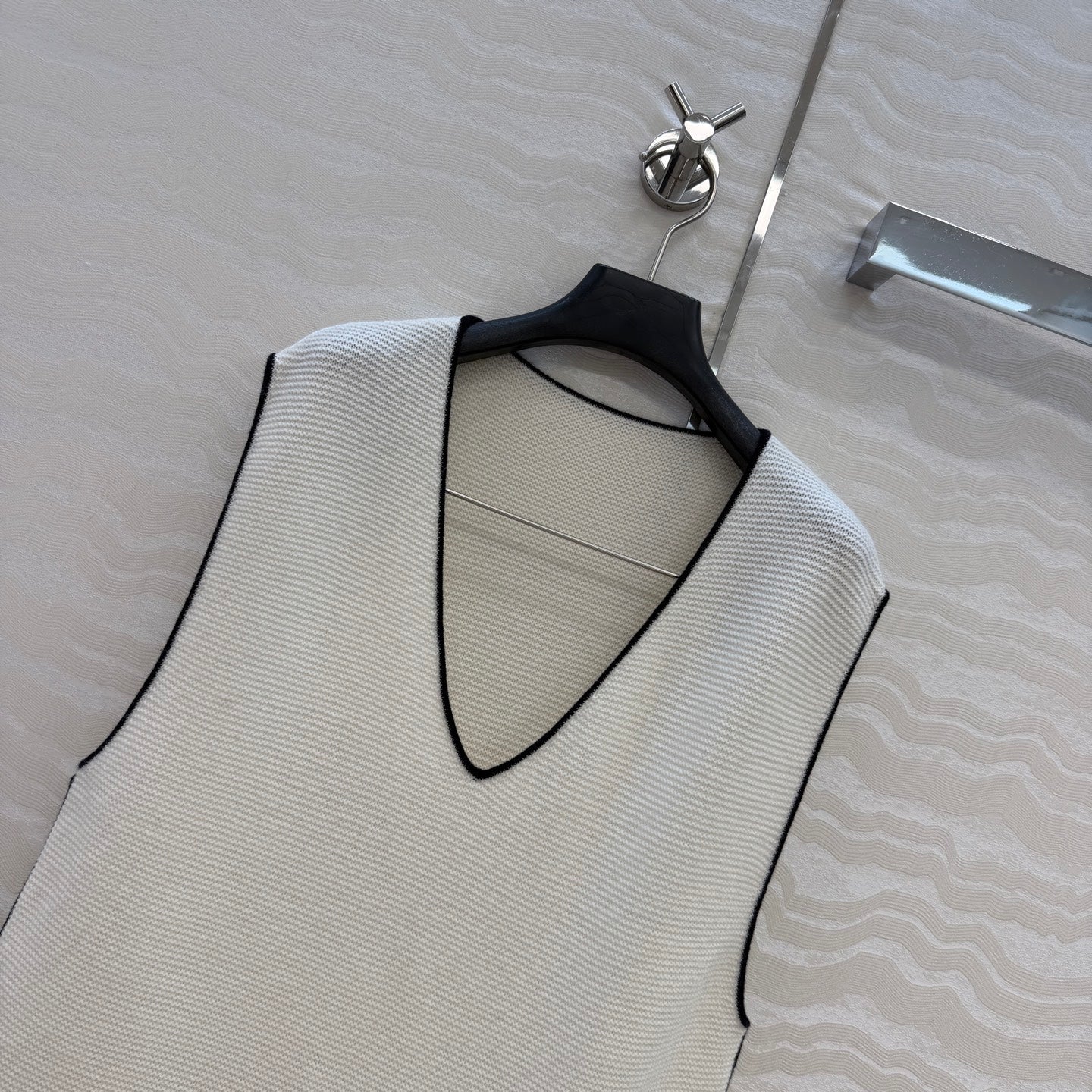 CC V-Neck Vest Ivory Wool 373511