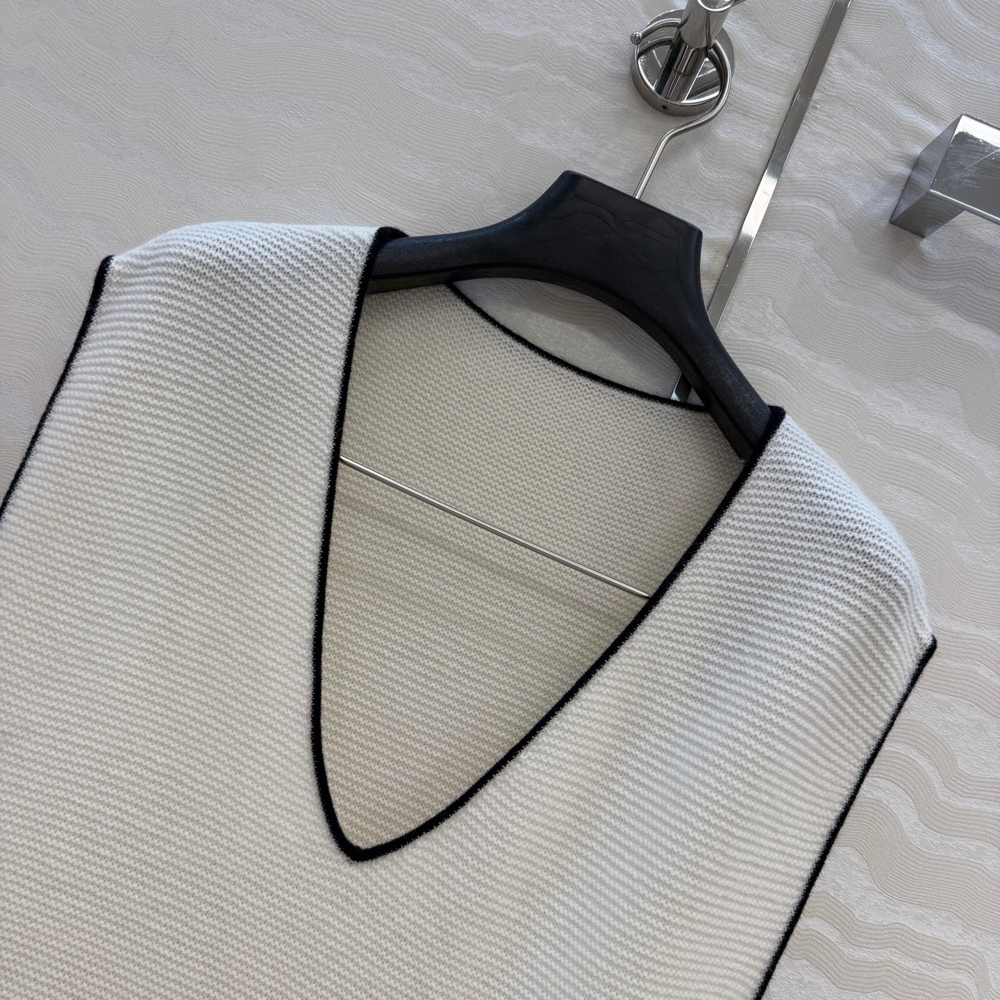 CC V-Neck Vest Ivory Wool 373511