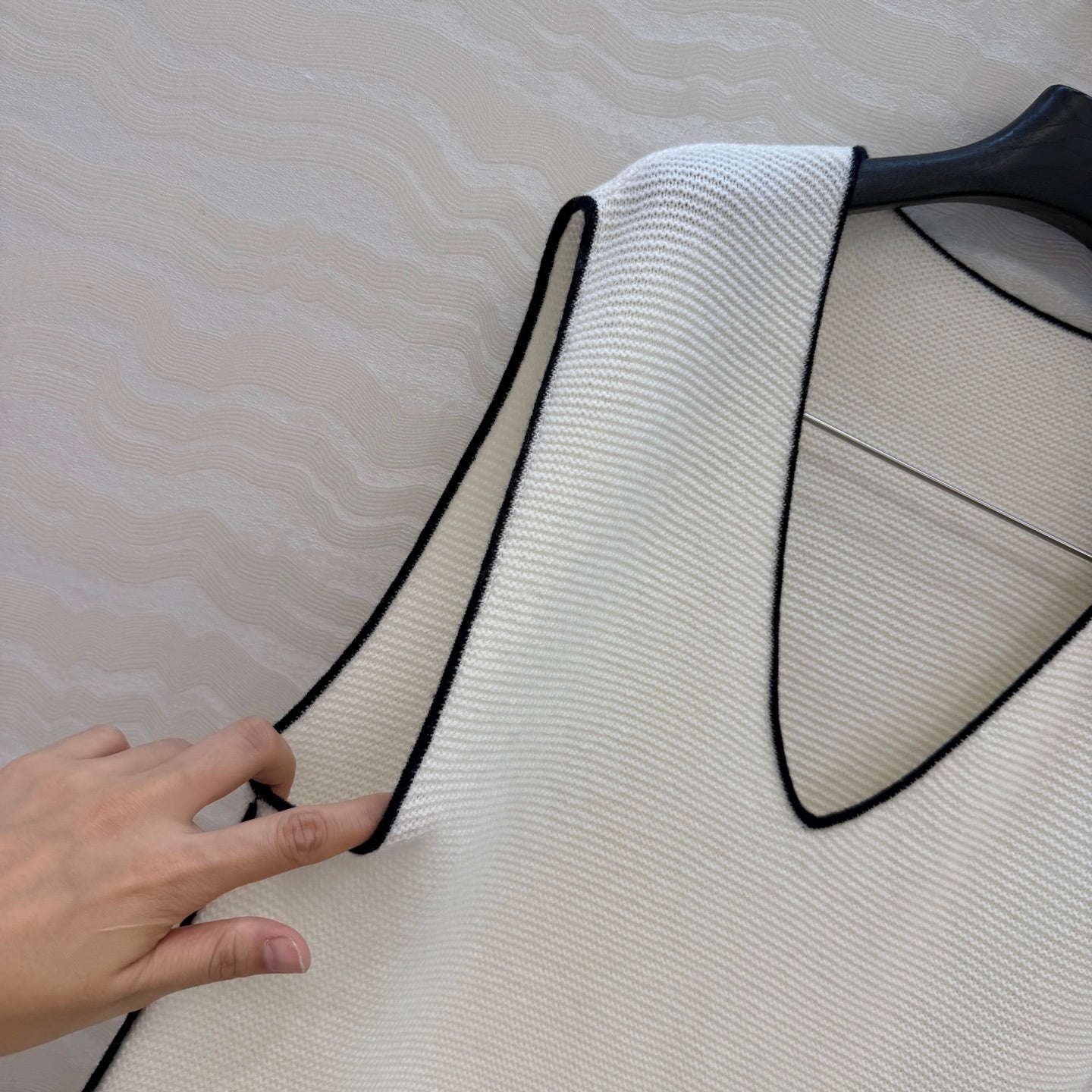 CC V-Neck Vest Ivory Wool 373511