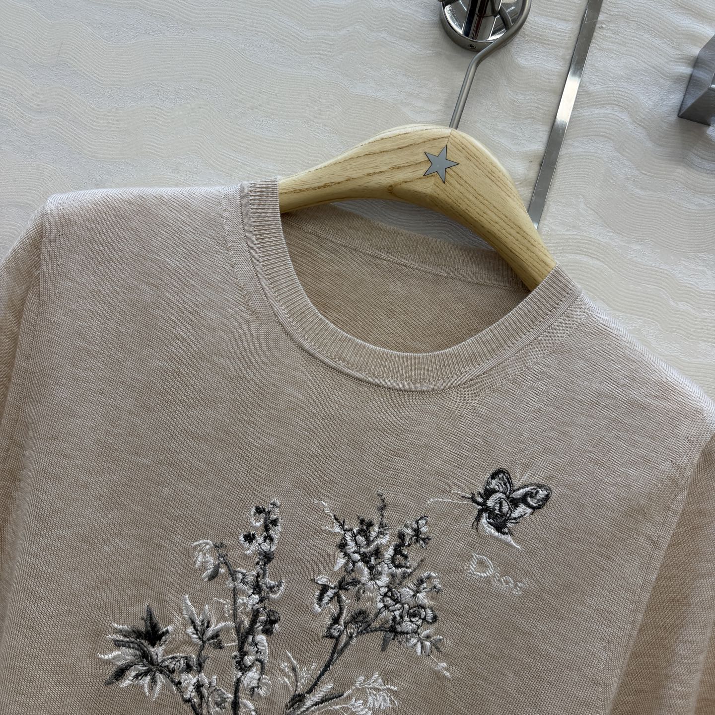CD 26s Dioriviera Embroidered Short-Sleeved Sweater Taupe Wool