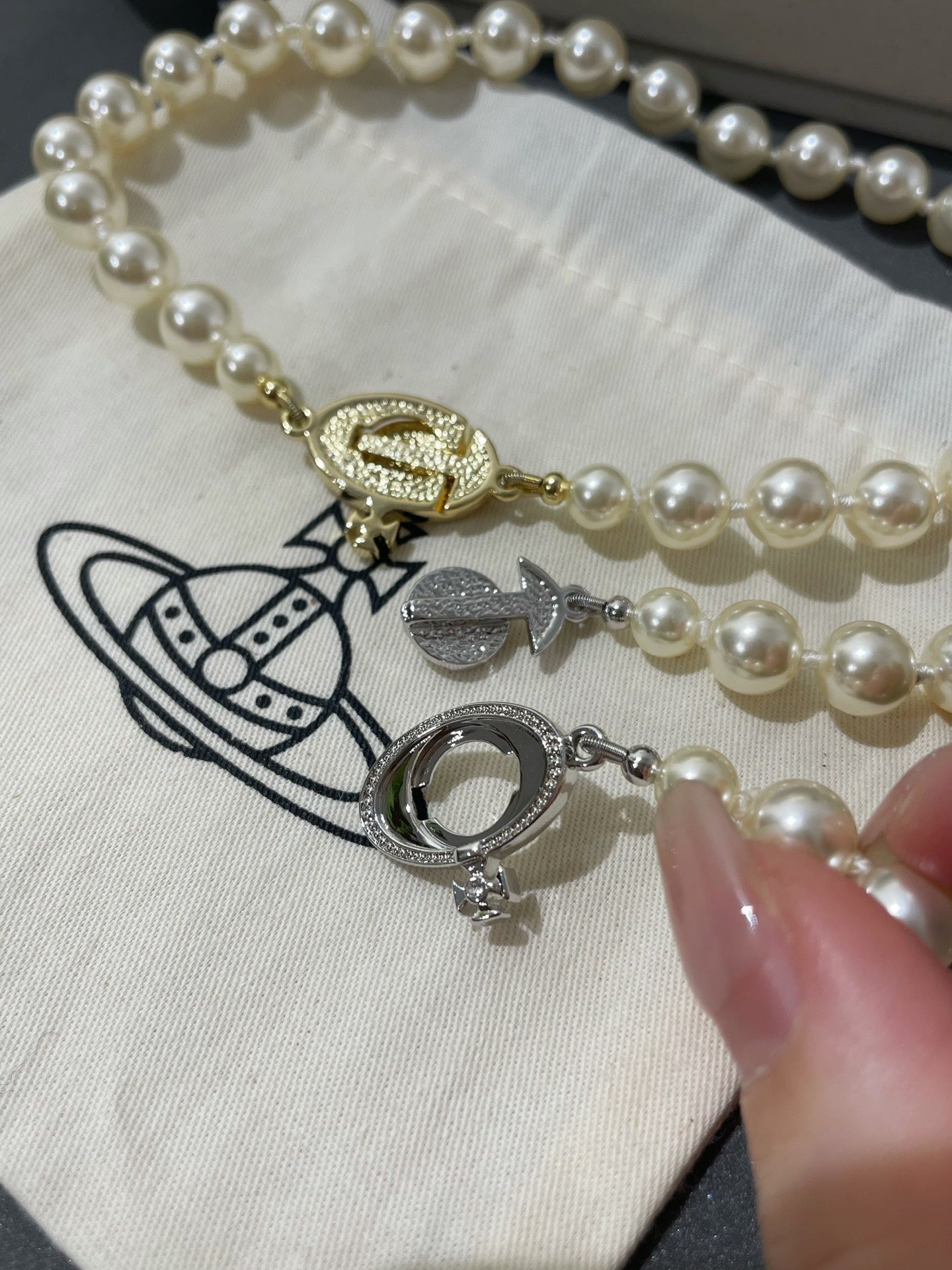 Vivienne Westwood One Row Pearl Drop Chokers Necklace
