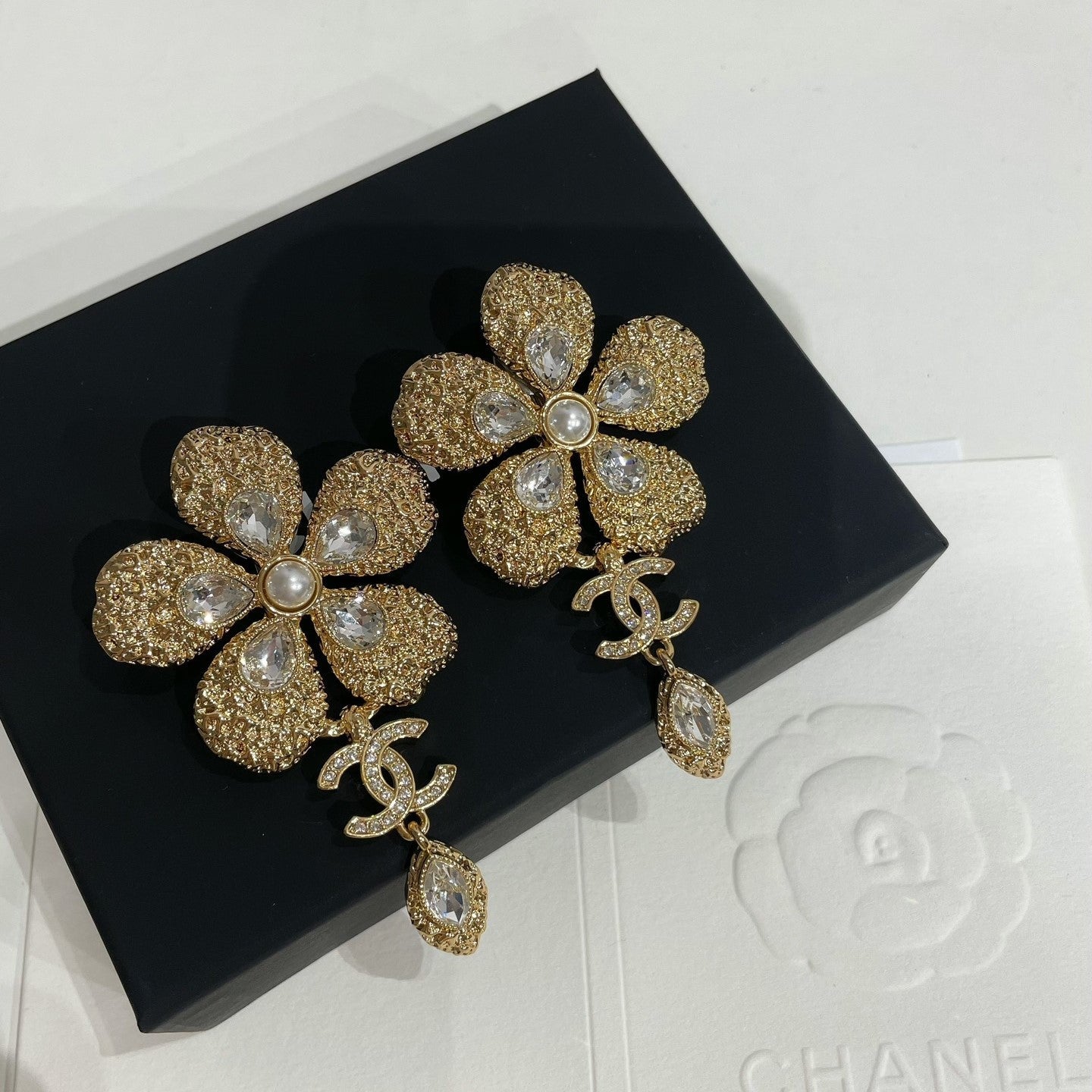 CC 26FW Gorgeous Gold Earrings 019