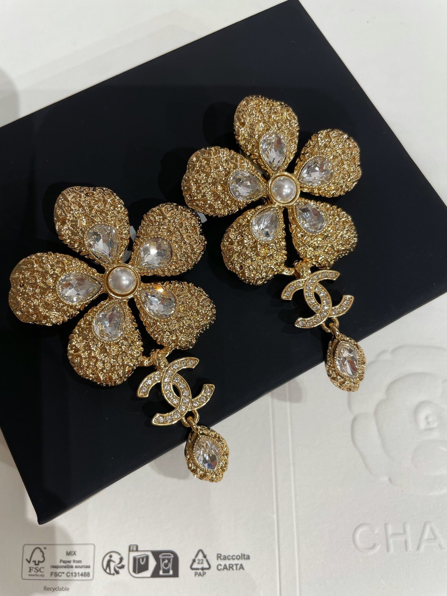 CC 26FW Gorgeous Gold Earrings 019
