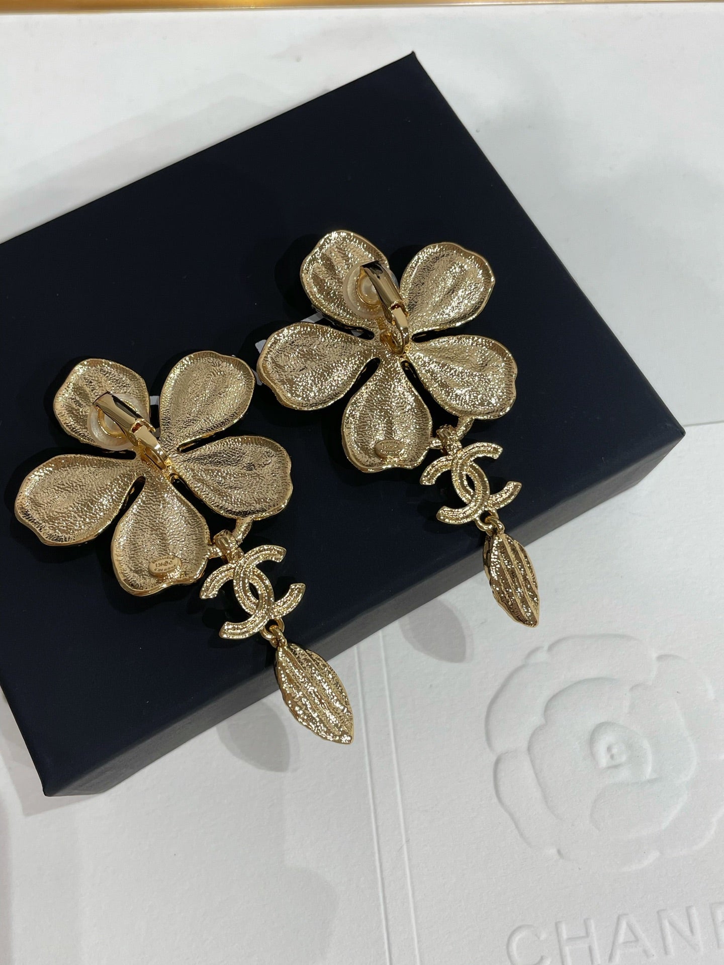 CC 26FW Gorgeous Gold Earrings 019