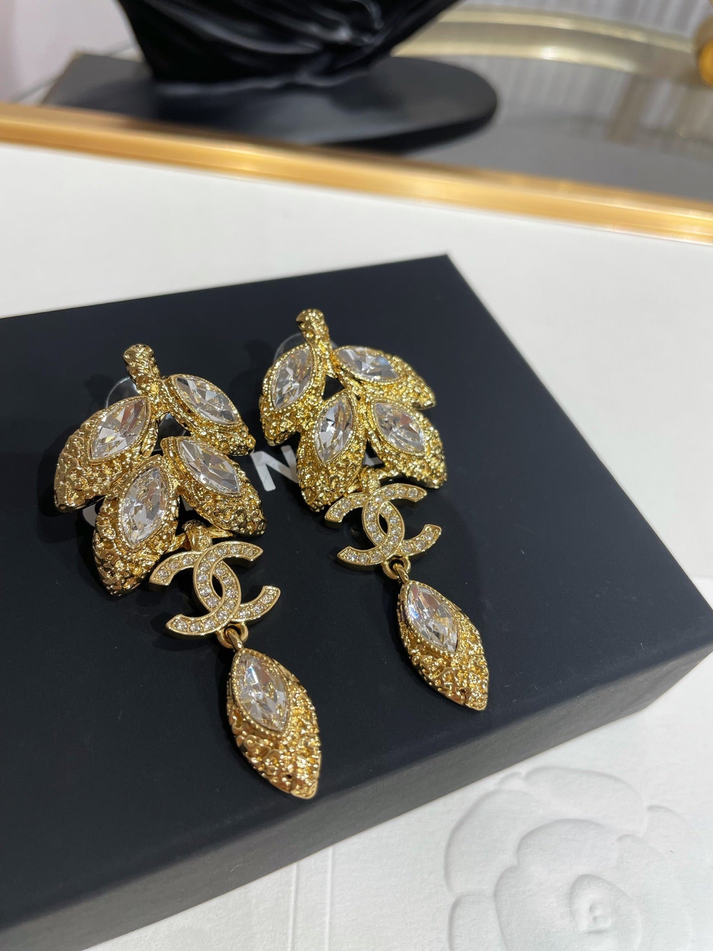 CC 26FW Gorgeous Gold Earrings 018