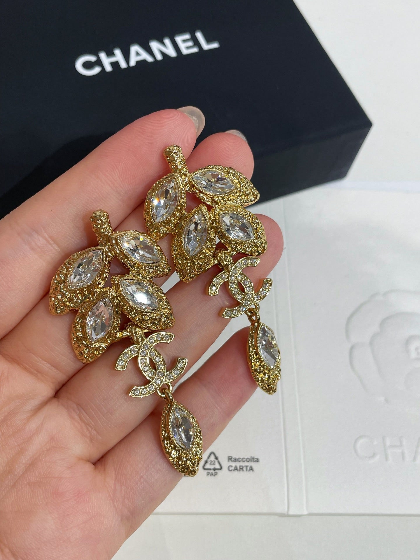 CC 26FW Gorgeous Gold Earrings 018