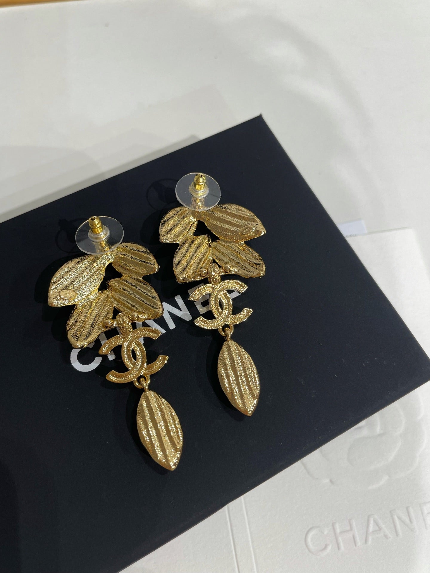 CC 26FW Gorgeous Gold Earrings 018