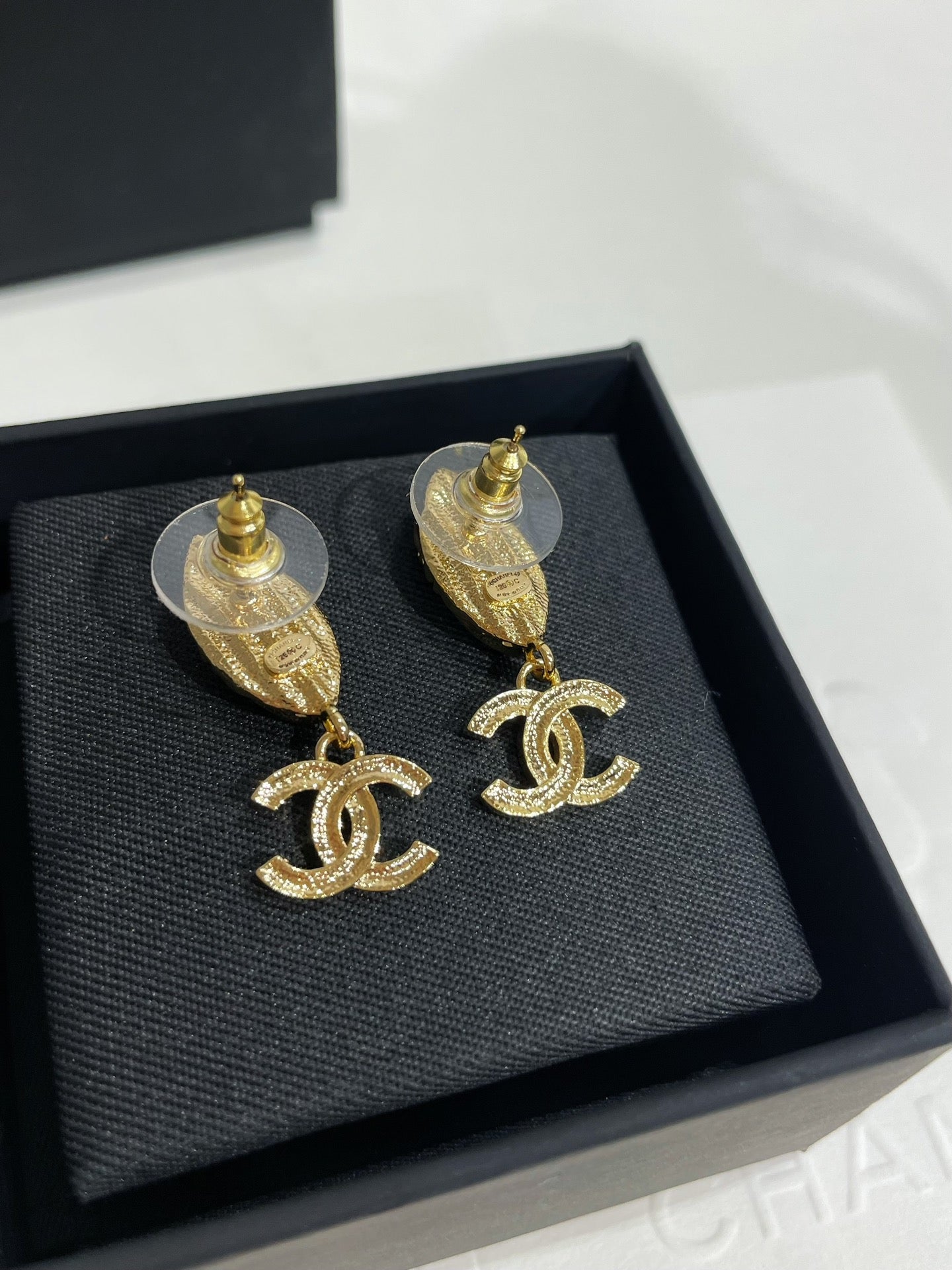 CC 26FW Gorgeous Gold Earrings 017