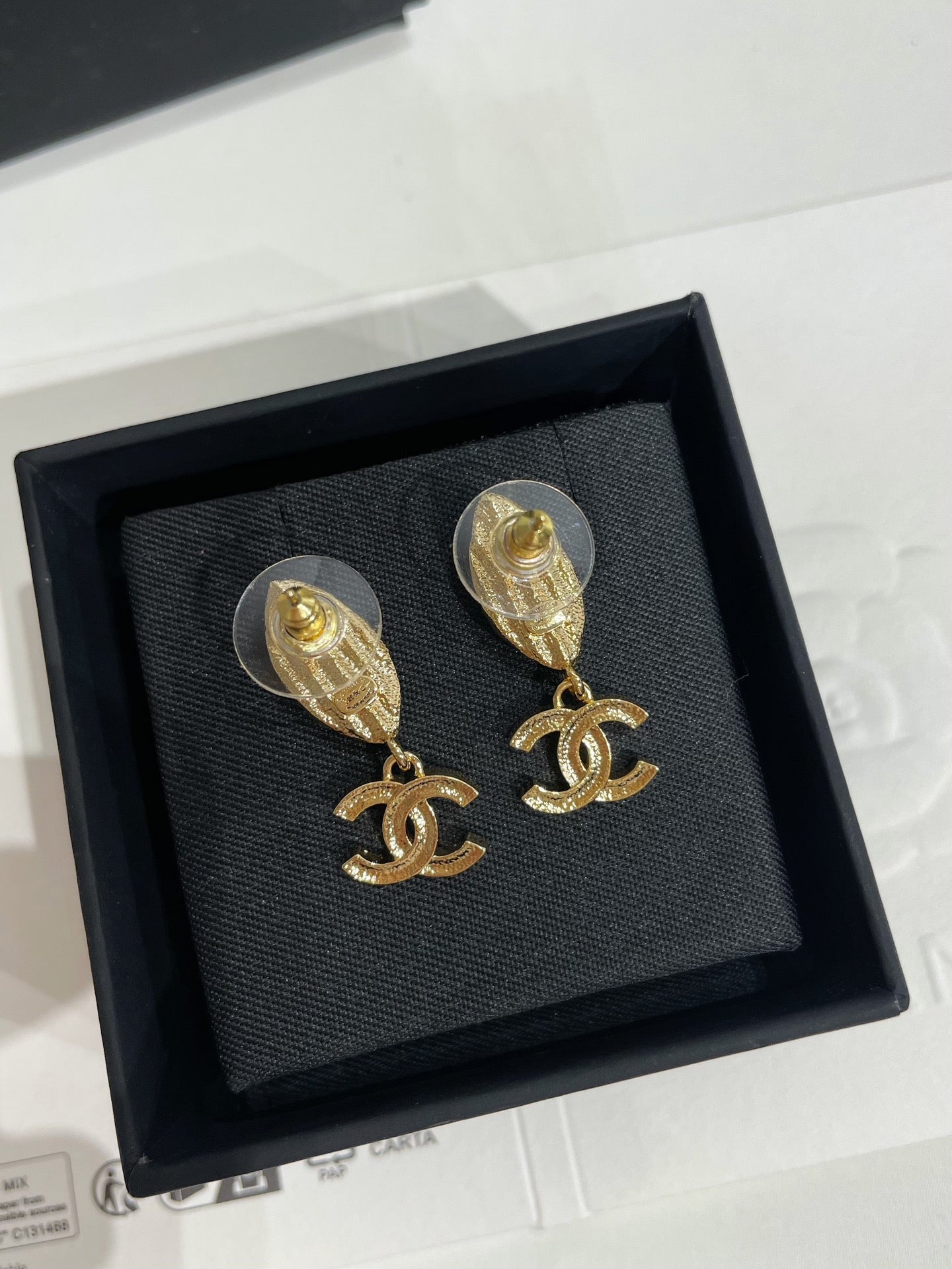 CC 26FW Gorgeous Gold Earrings 017