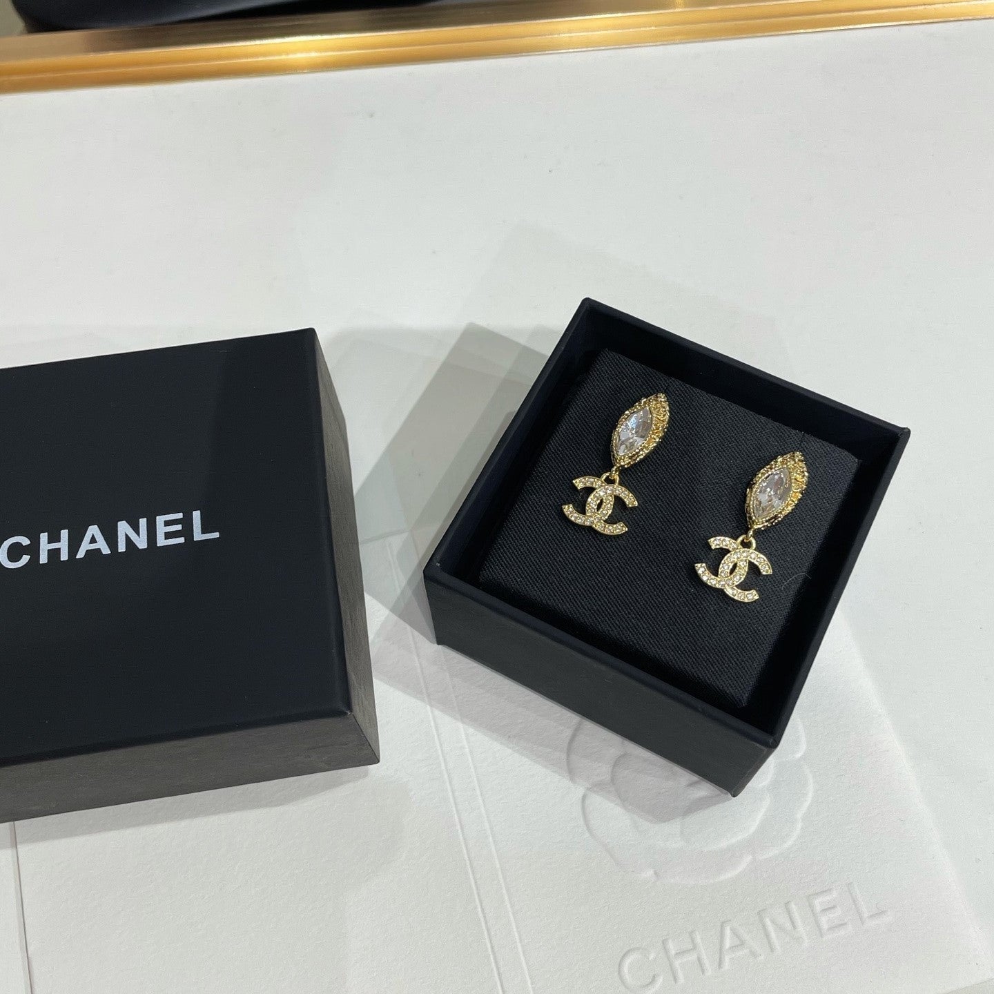 CC 26FW Gorgeous Gold Earrings 017