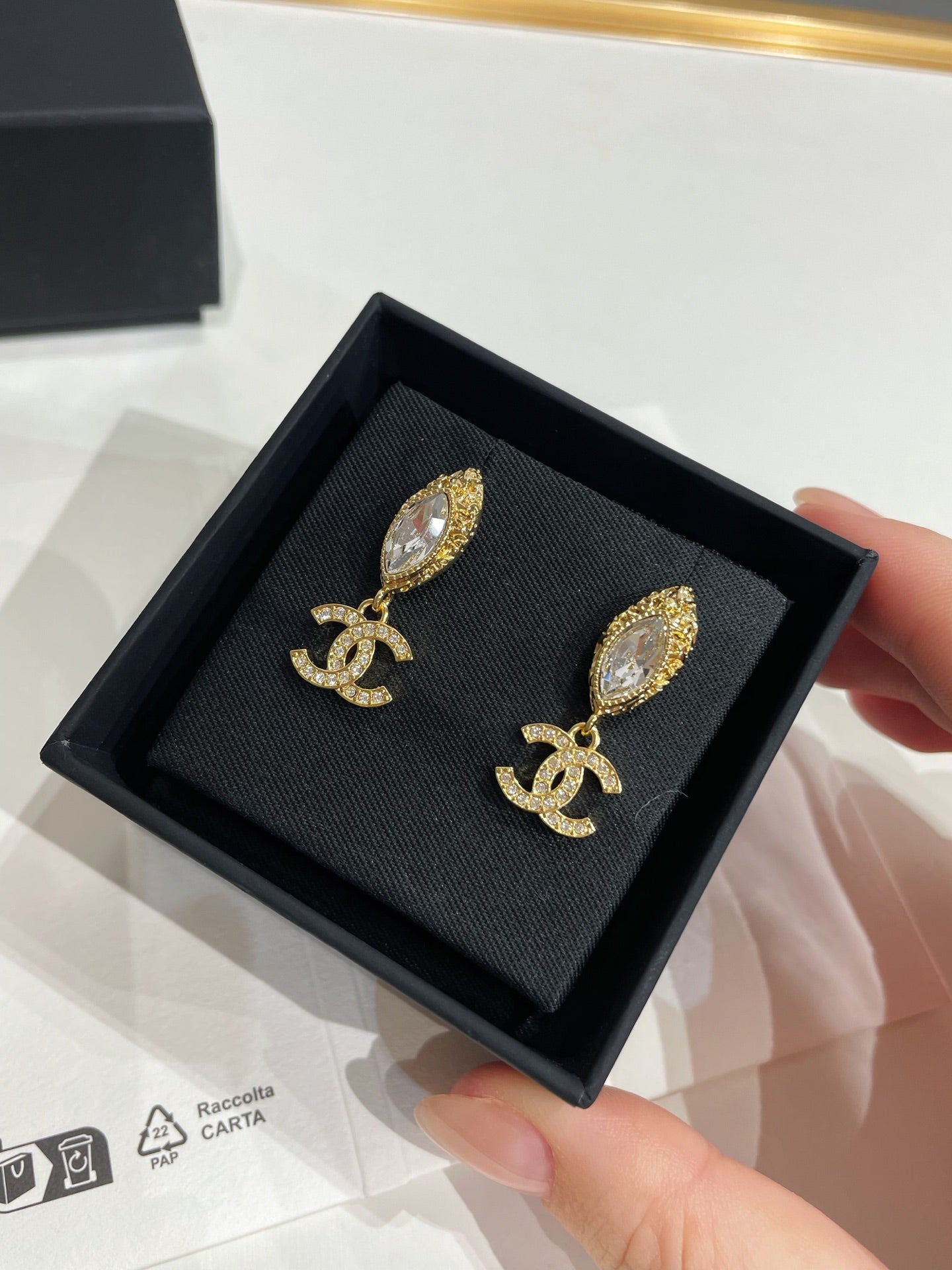 CC 26FW Gorgeous Gold Earrings 017