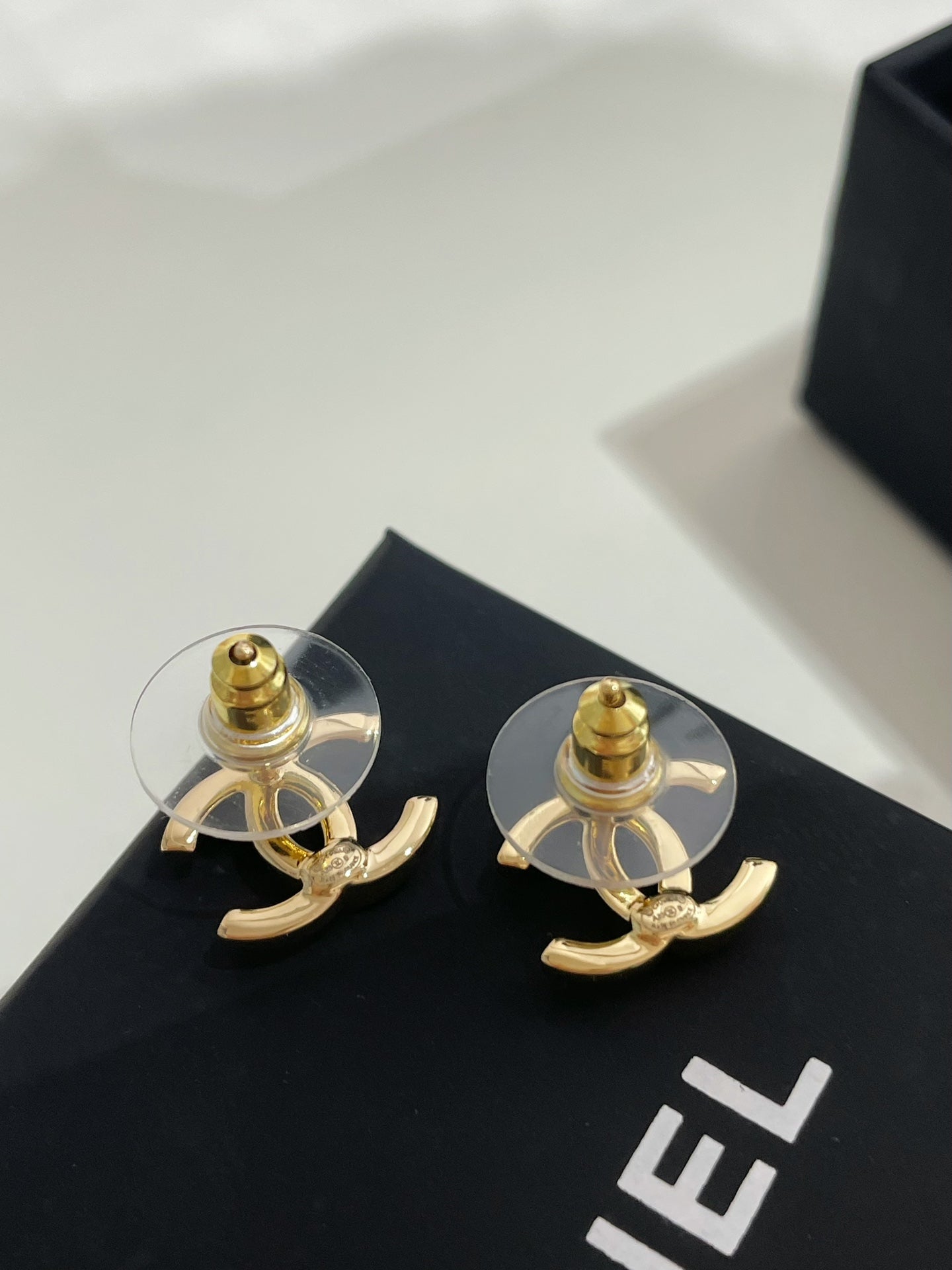 CC 26FW Gorgeous Gold Earrings 014