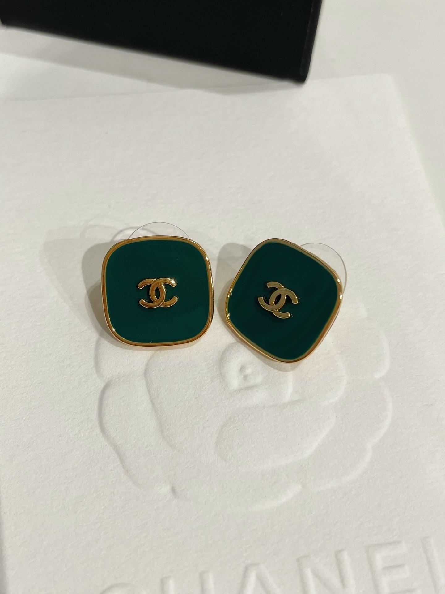 CC 26FW Gorgeous Gold Earrings 013