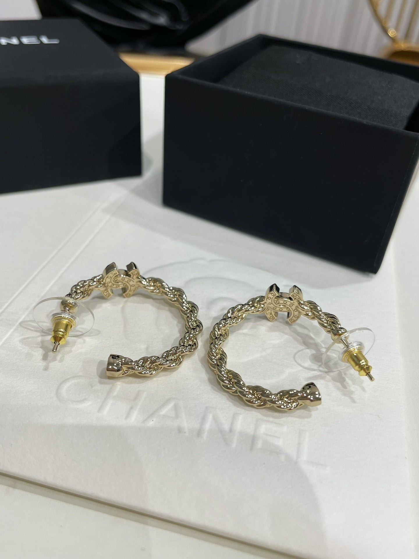 CC 26FW Gorgeous Gold Earrings 012