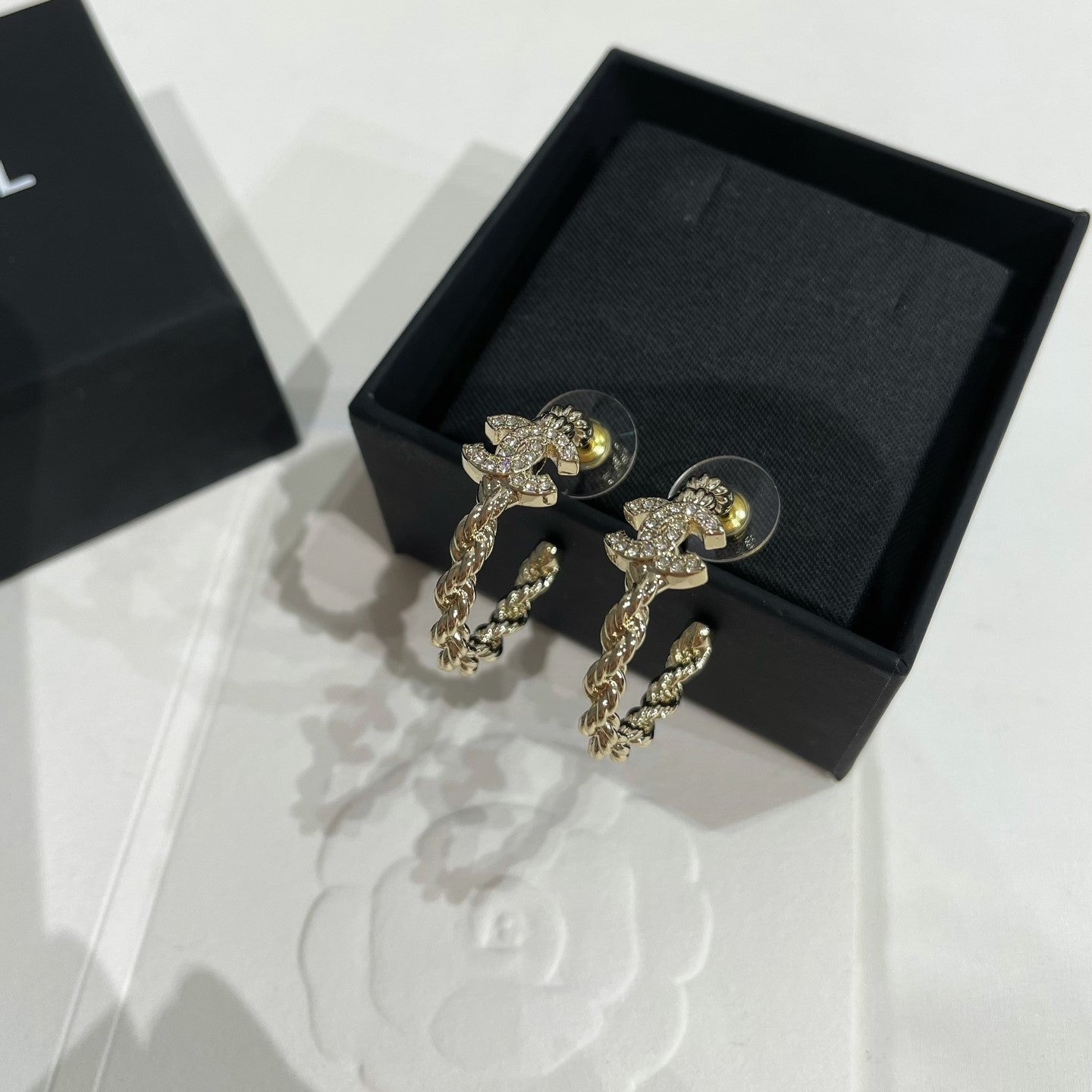 CC 26FW Gorgeous Gold Earrings 012