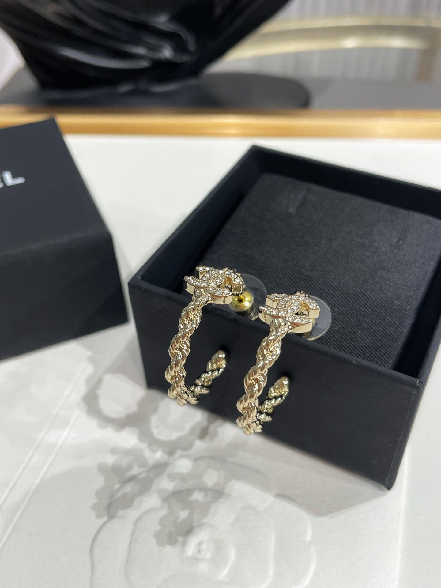 CC 26FW Gorgeous Gold Earrings 012