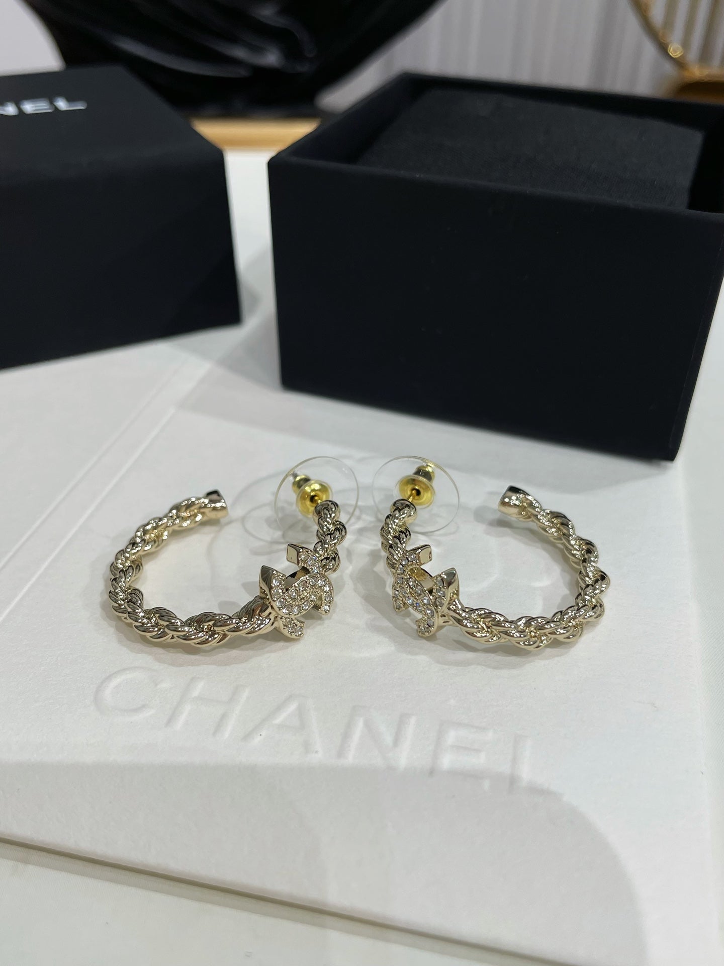 CC 26FW Gorgeous Gold Earrings 012